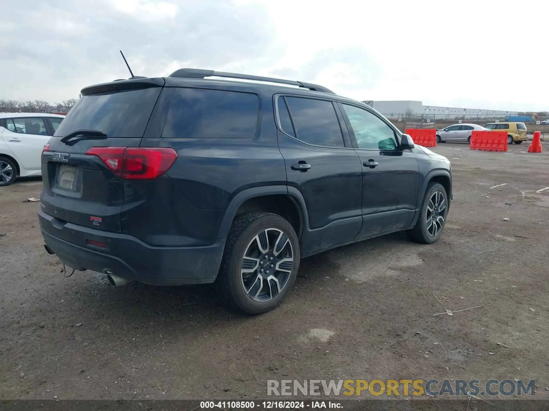 4 Photograph of a damaged car 1GKKNMLS0KZ163345 GMC ACADIA 2019