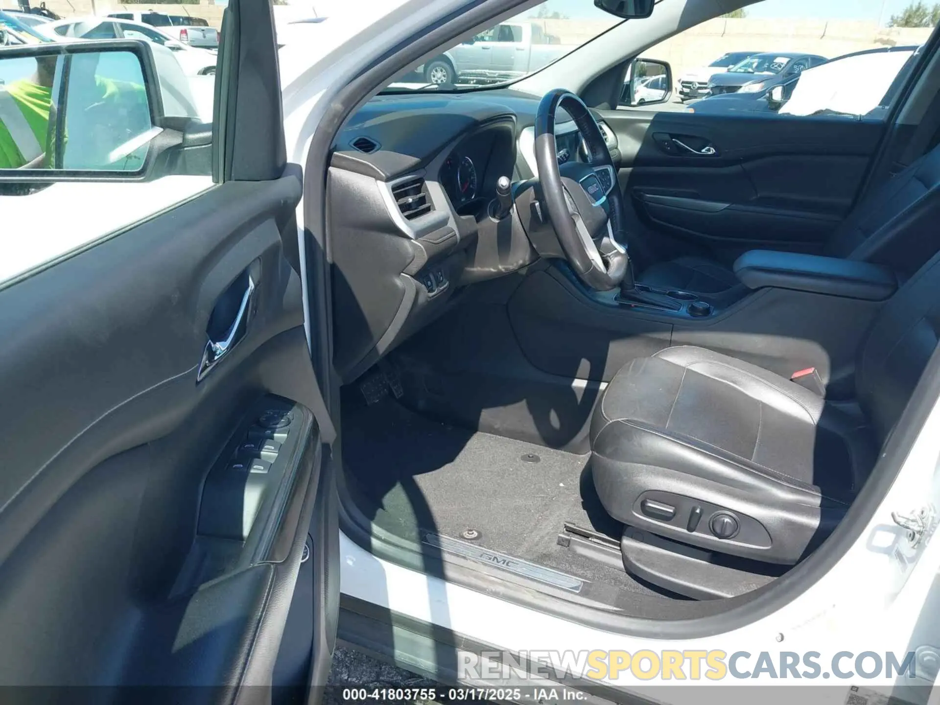 5 Photograph of a damaged car 1GKKNMLS0KZ235497 GMC ACADIA 2019