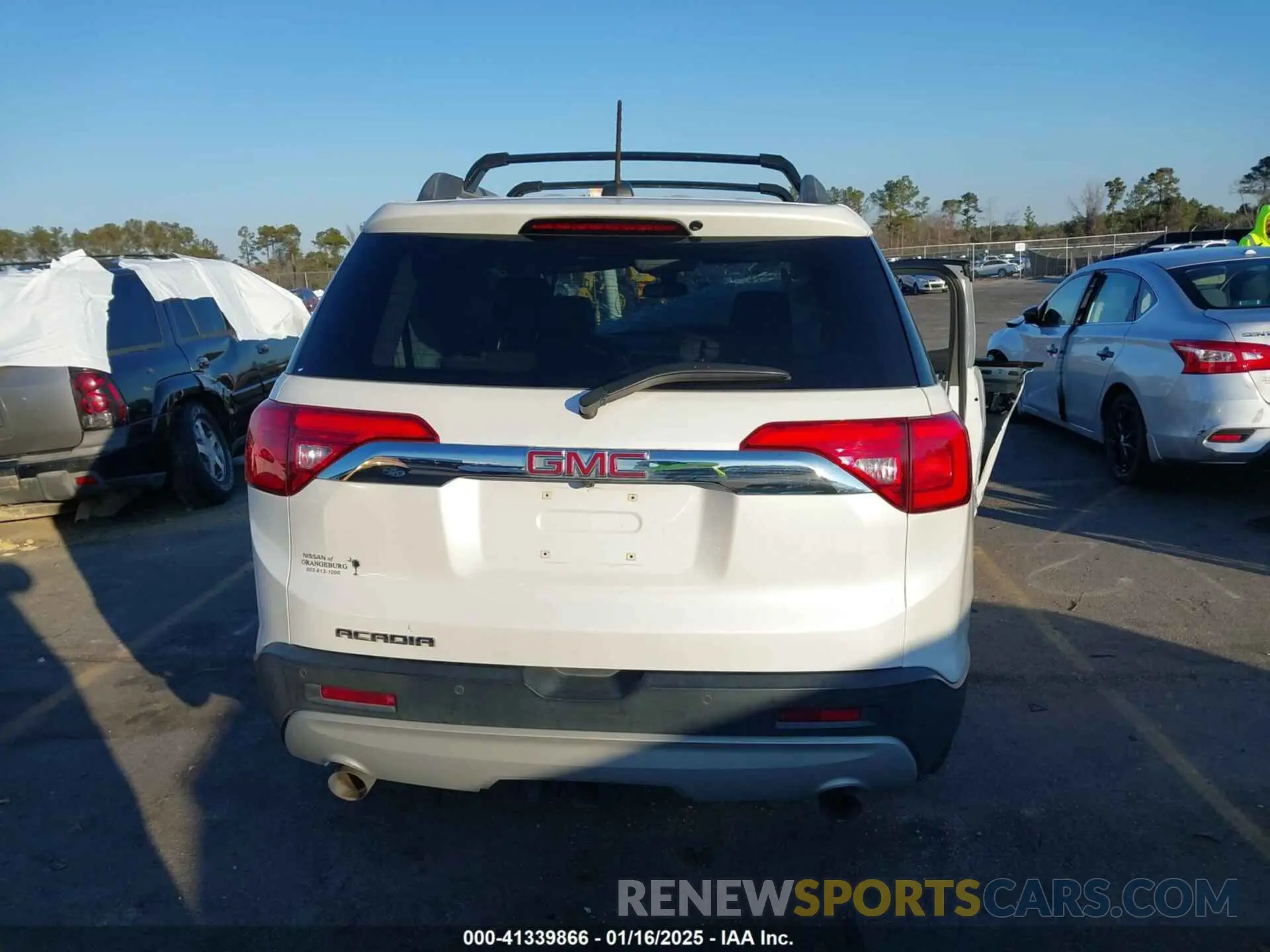 17 Photograph of a damaged car 1GKKNMLS0KZ243423 GMC ACADIA 2019