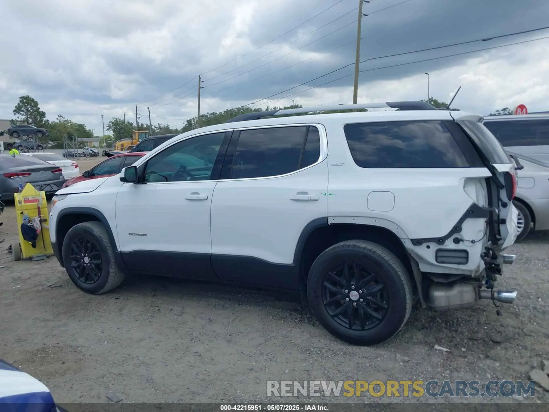 15 Photograph of a damaged car 1GKKNMLS1KZ229353 GMC ACADIA 2019