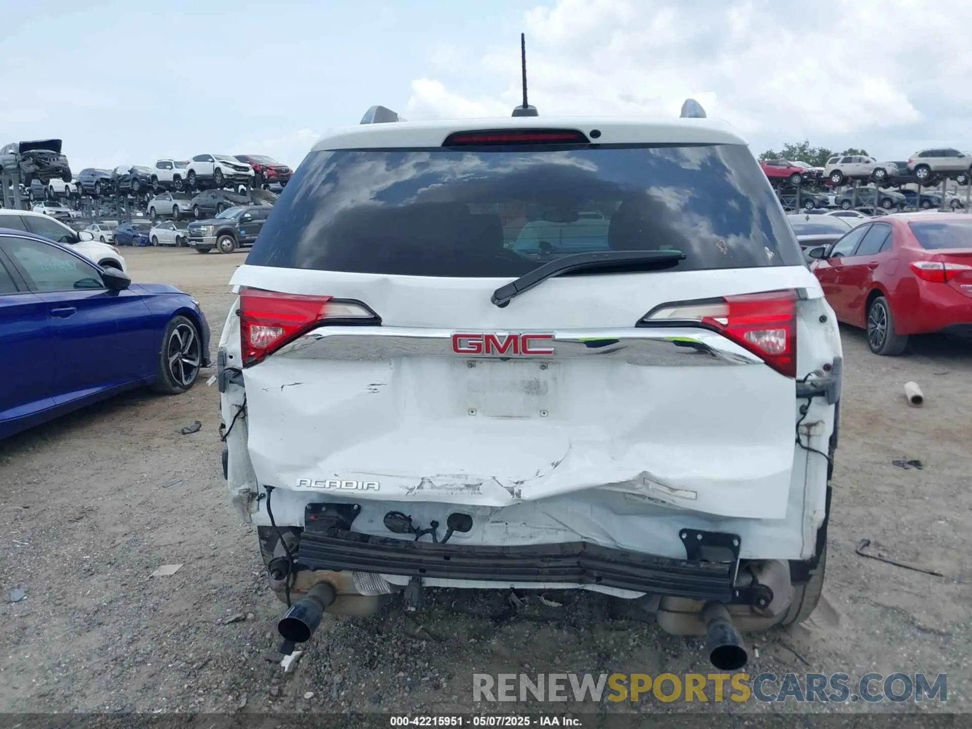 17 Photograph of a damaged car 1GKKNMLS1KZ229353 GMC ACADIA 2019