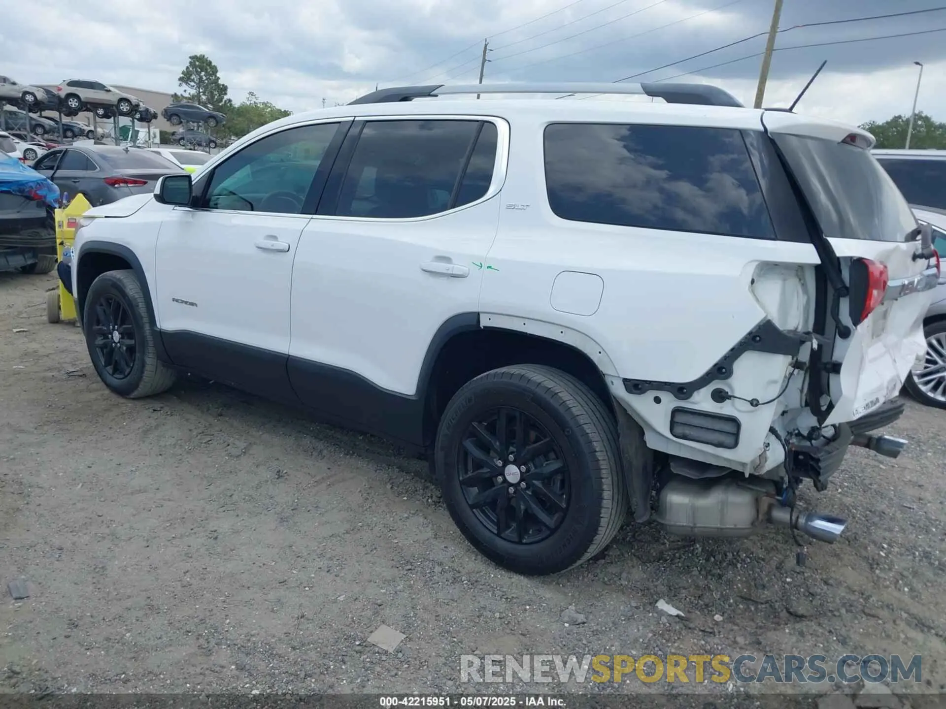 3 Photograph of a damaged car 1GKKNMLS1KZ229353 GMC ACADIA 2019