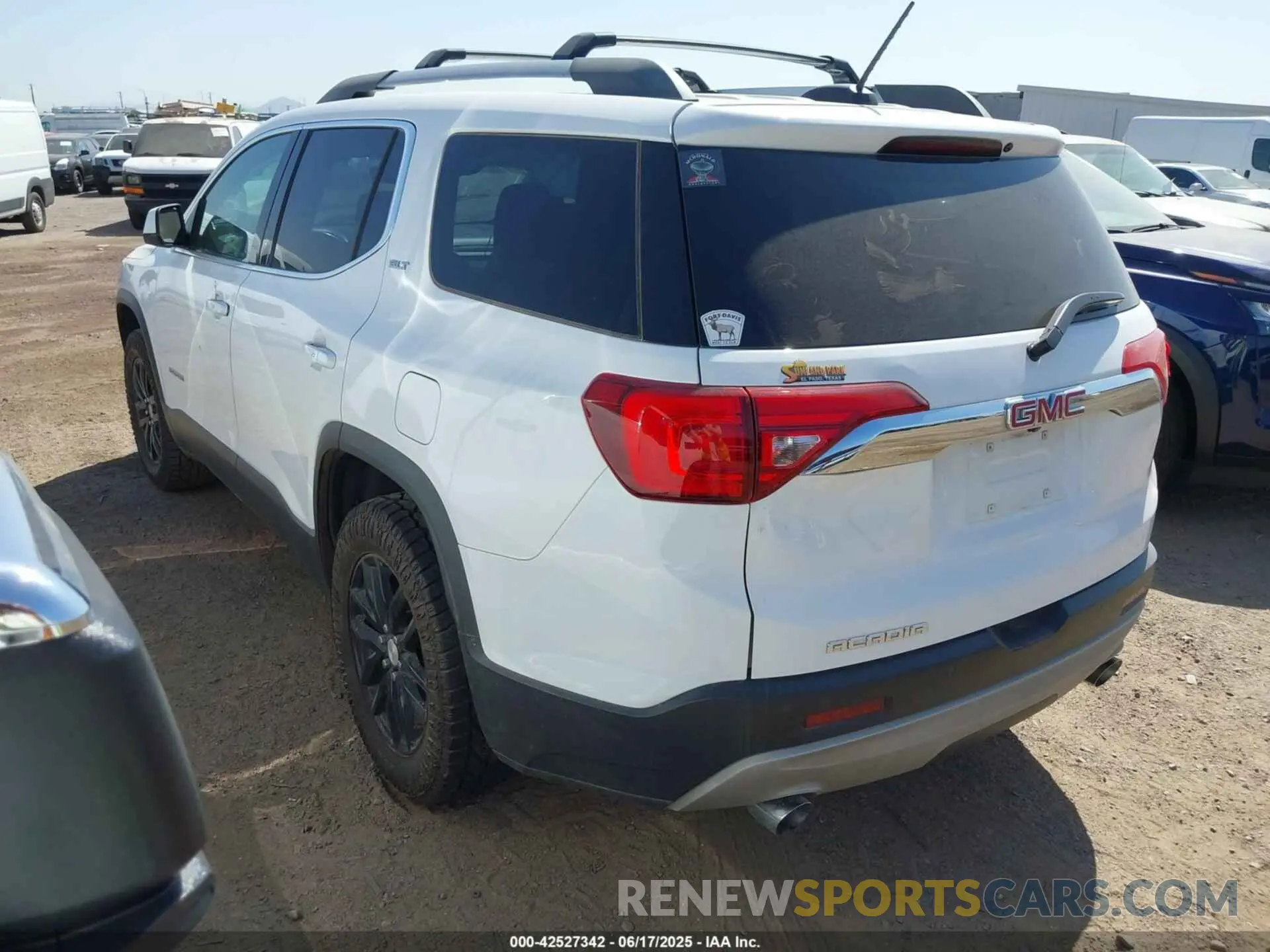 3 Photograph of a damaged car 1GKKNMLS1KZ263535 GMC ACADIA 2019