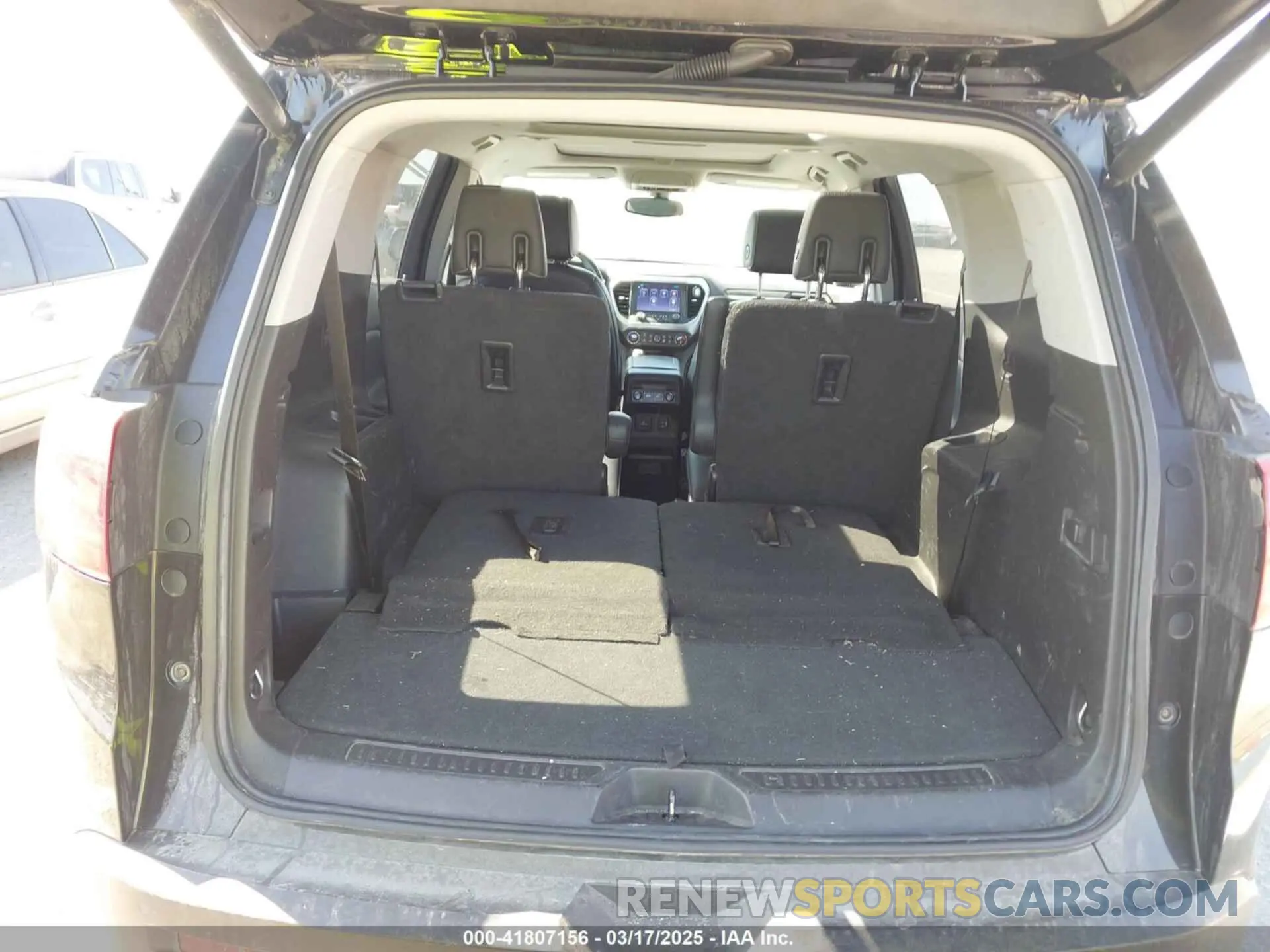17 Photograph of a damaged car 1GKKNMLS1KZ274602 GMC ACADIA 2019