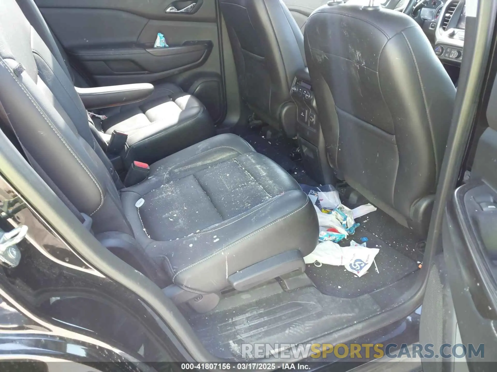 8 Photograph of a damaged car 1GKKNMLS1KZ274602 GMC ACADIA 2019