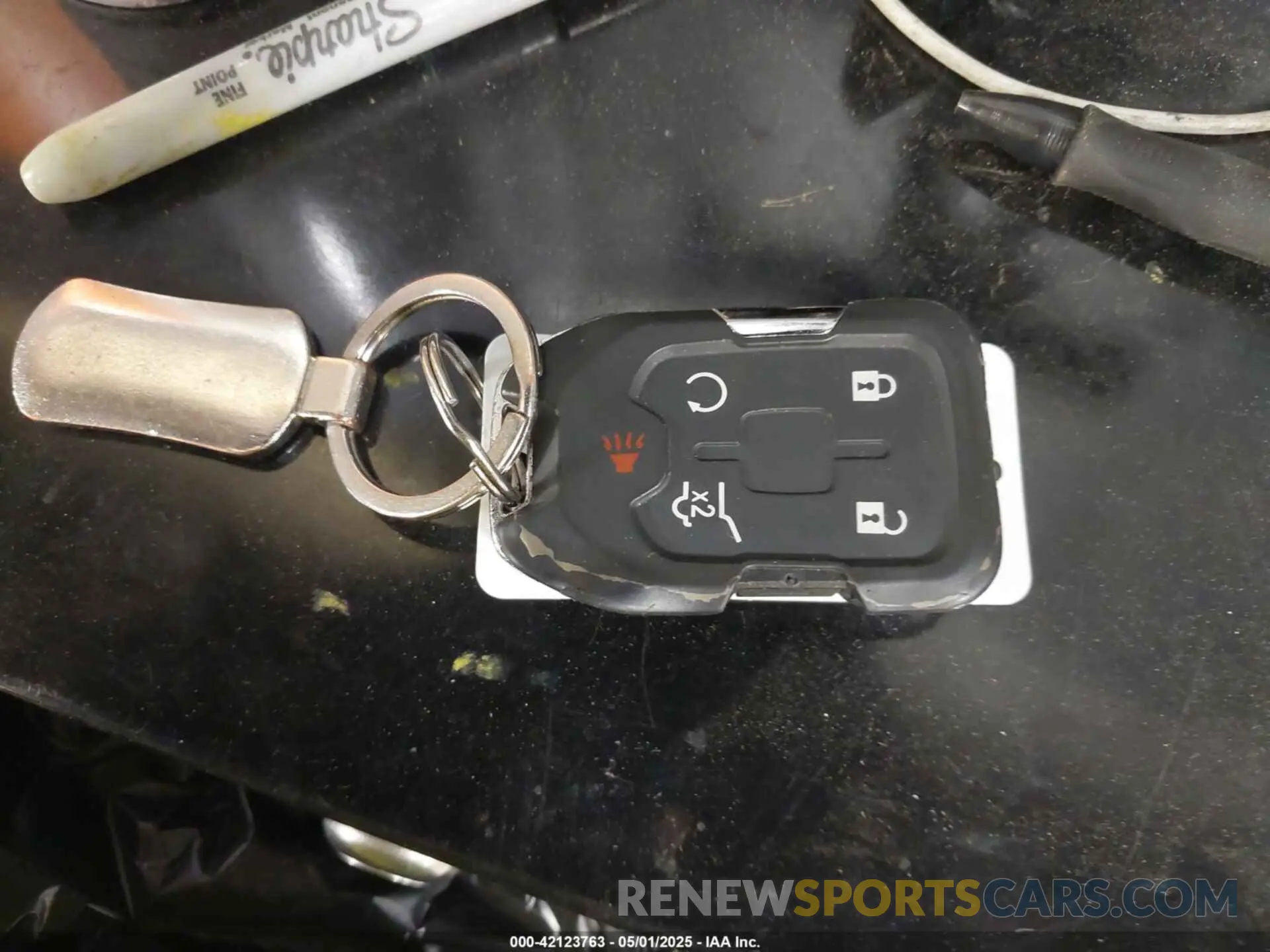 11 Photograph of a damaged car 1GKKNMLS1KZ289312 GMC ACADIA 2019