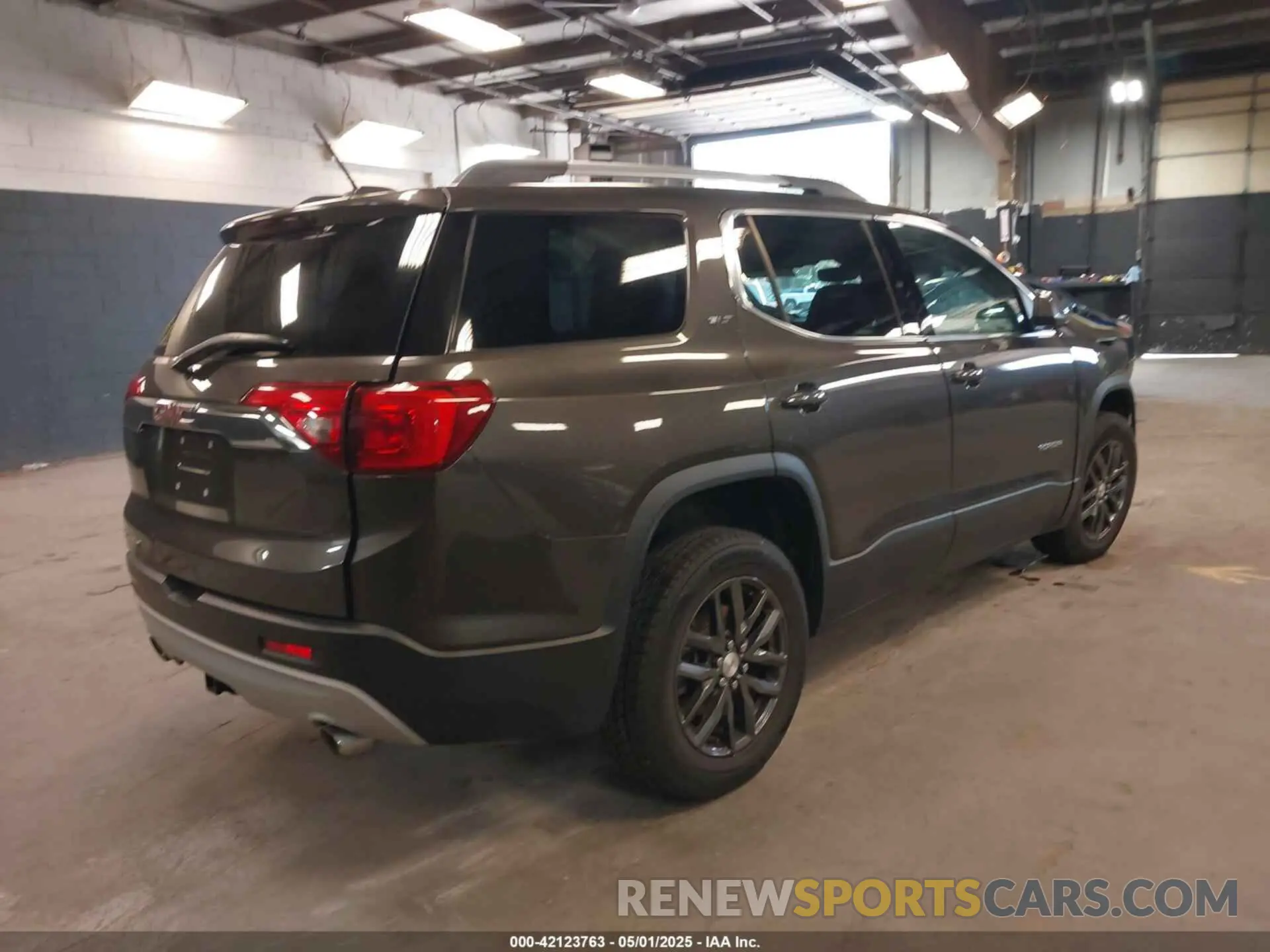 4 Photograph of a damaged car 1GKKNMLS1KZ289312 GMC ACADIA 2019