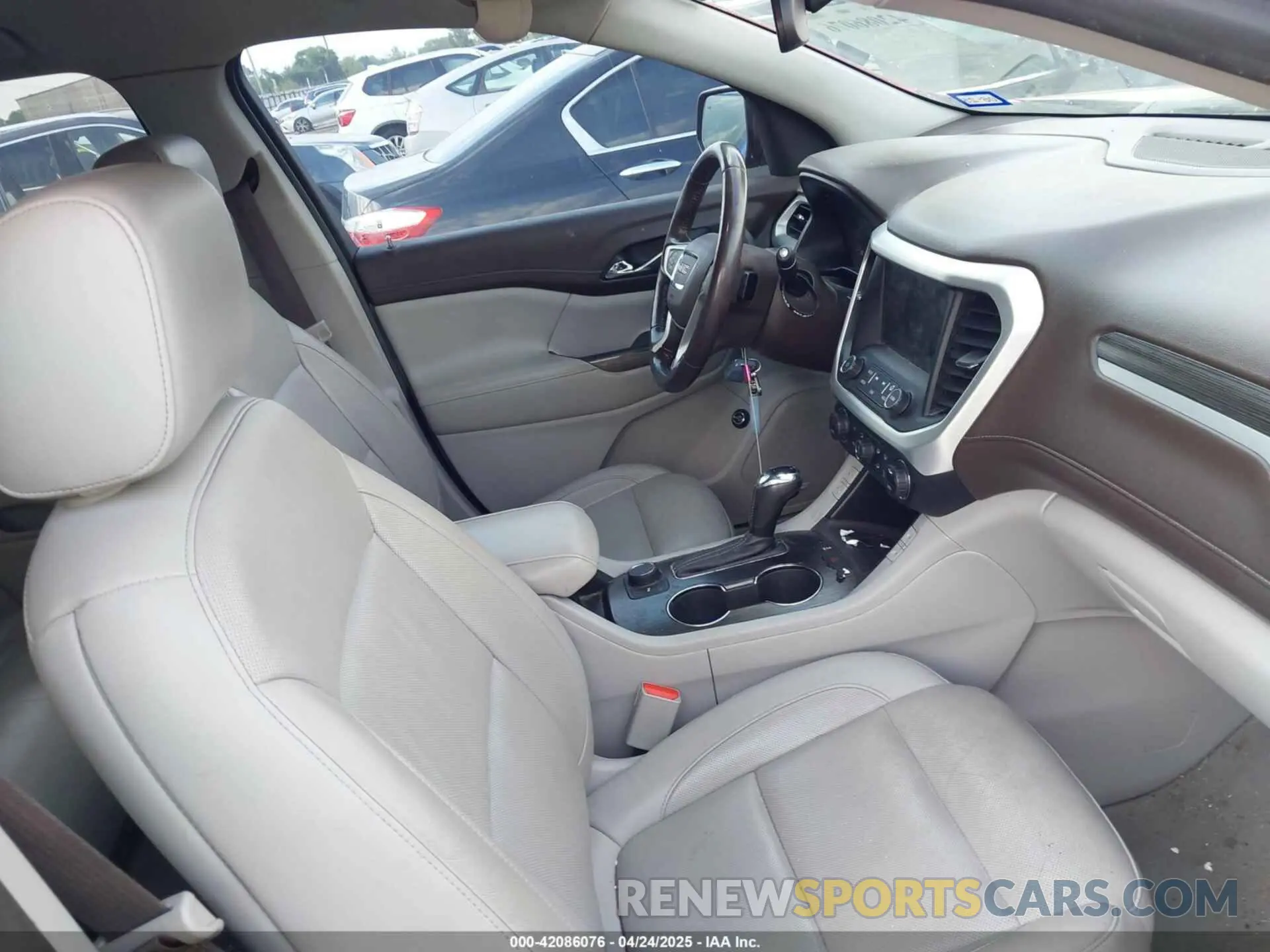 5 Photograph of a damaged car 1GKKNMLS3KZ130971 GMC ACADIA 2019