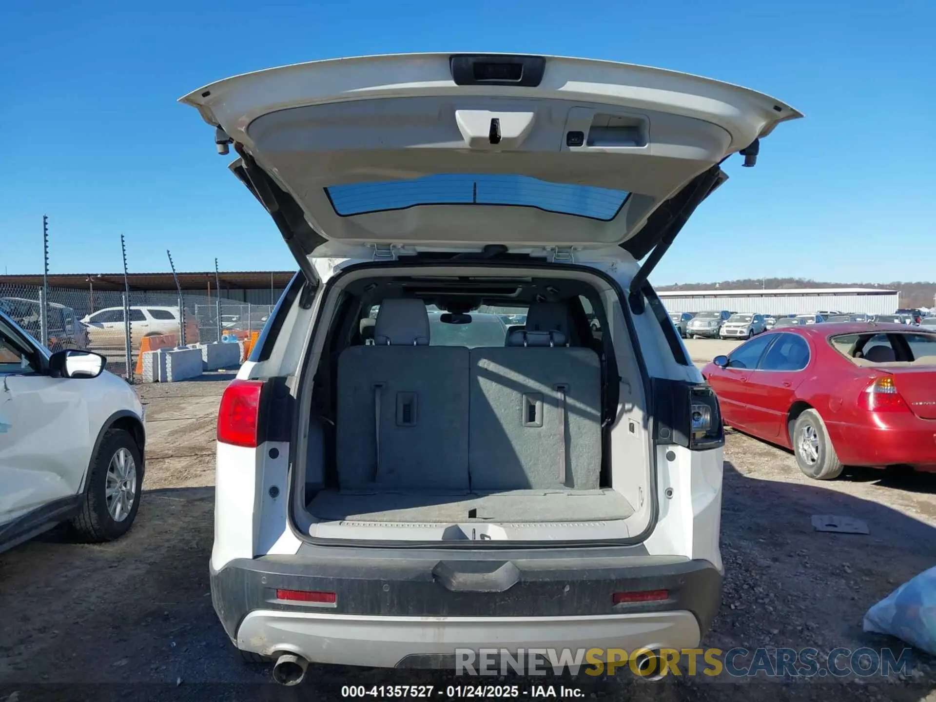 16 Photograph of a damaged car 1GKKNMLS3KZ153327 GMC ACADIA 2019
