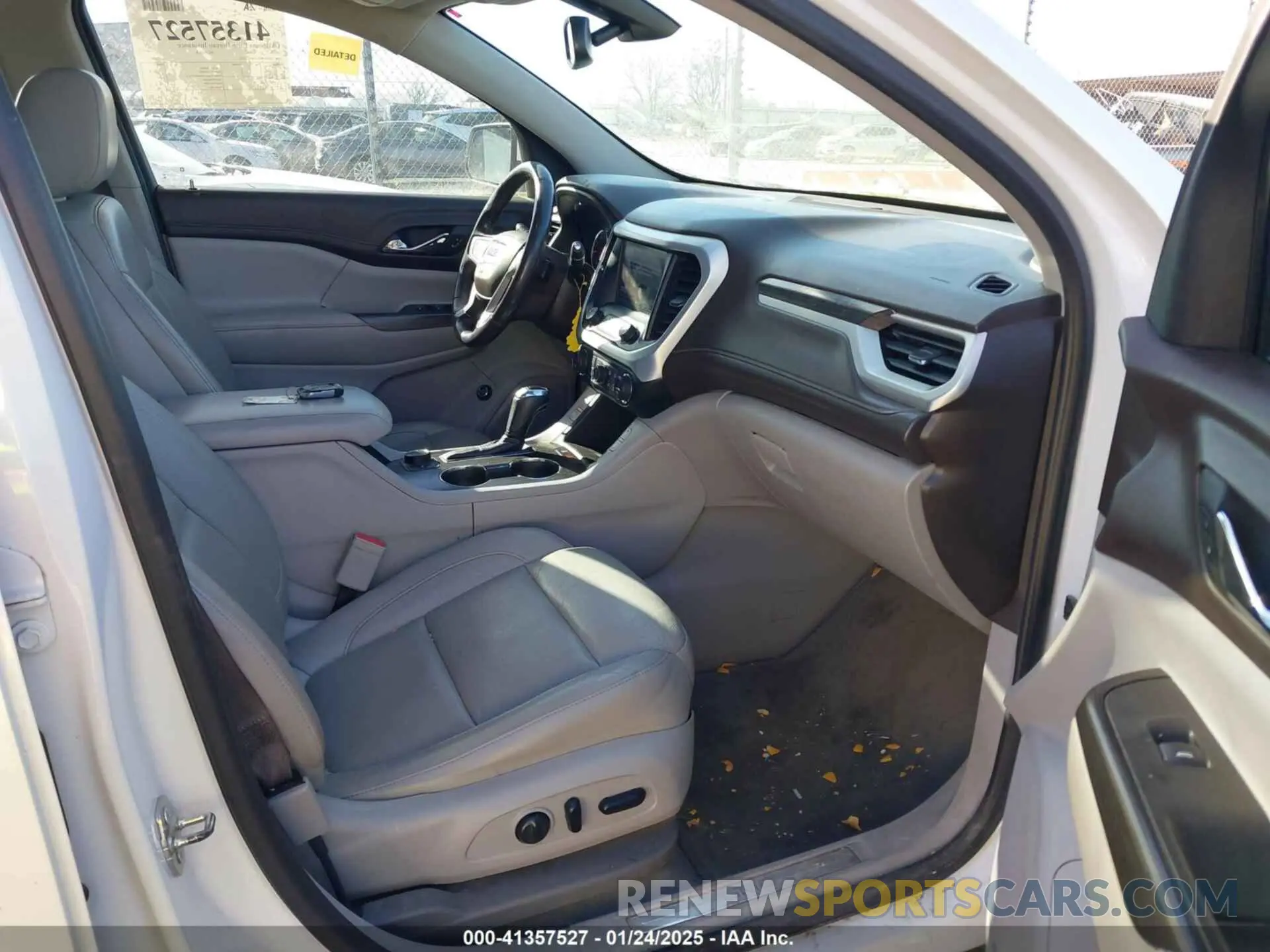 5 Photograph of a damaged car 1GKKNMLS3KZ153327 GMC ACADIA 2019