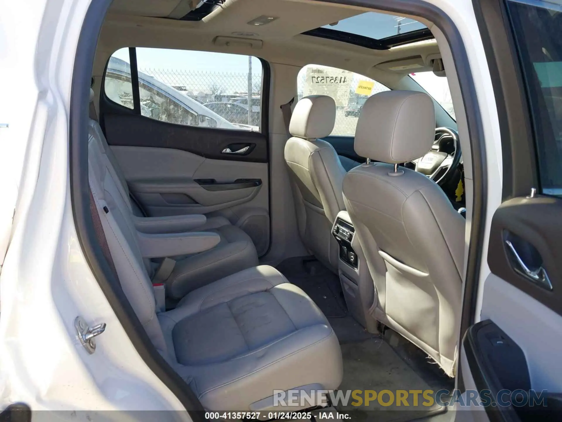 8 Photograph of a damaged car 1GKKNMLS3KZ153327 GMC ACADIA 2019