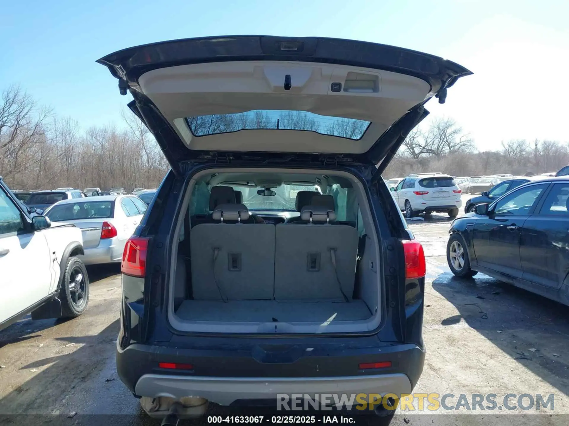 17 Photograph of a damaged car 1GKKNMLS3KZ155031 GMC ACADIA 2019