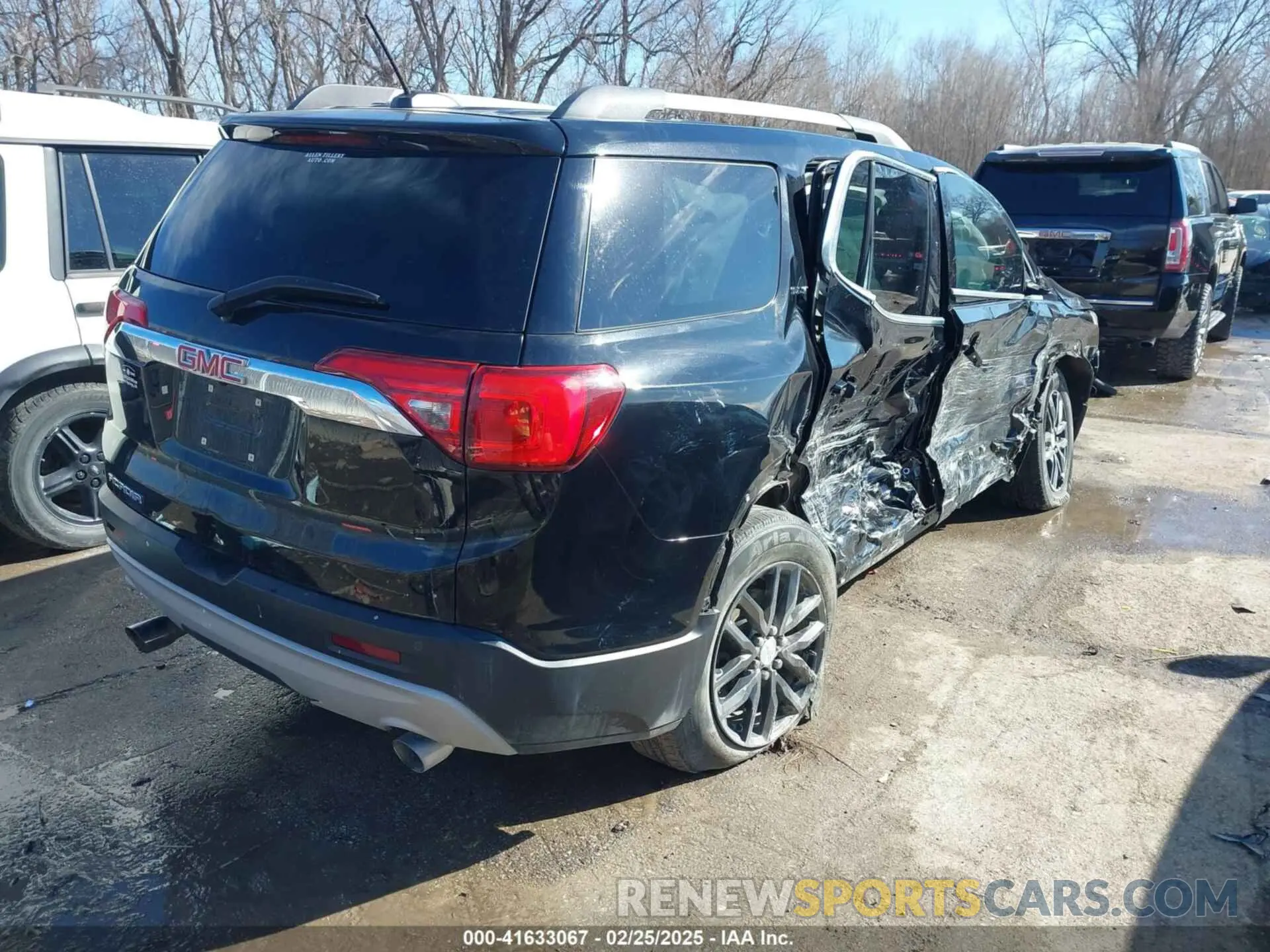 4 Photograph of a damaged car 1GKKNMLS3KZ155031 GMC ACADIA 2019