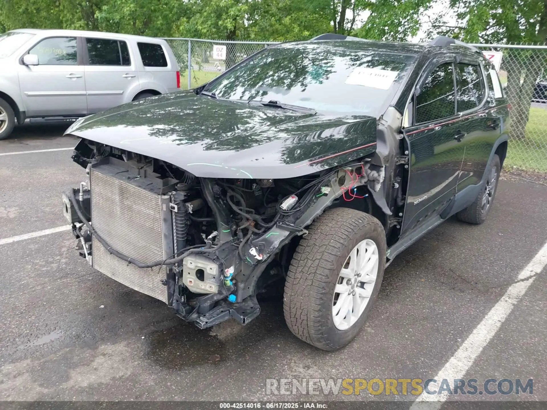 2 Photograph of a damaged car 1GKKNMLS3KZ260037 GMC ACADIA 2019