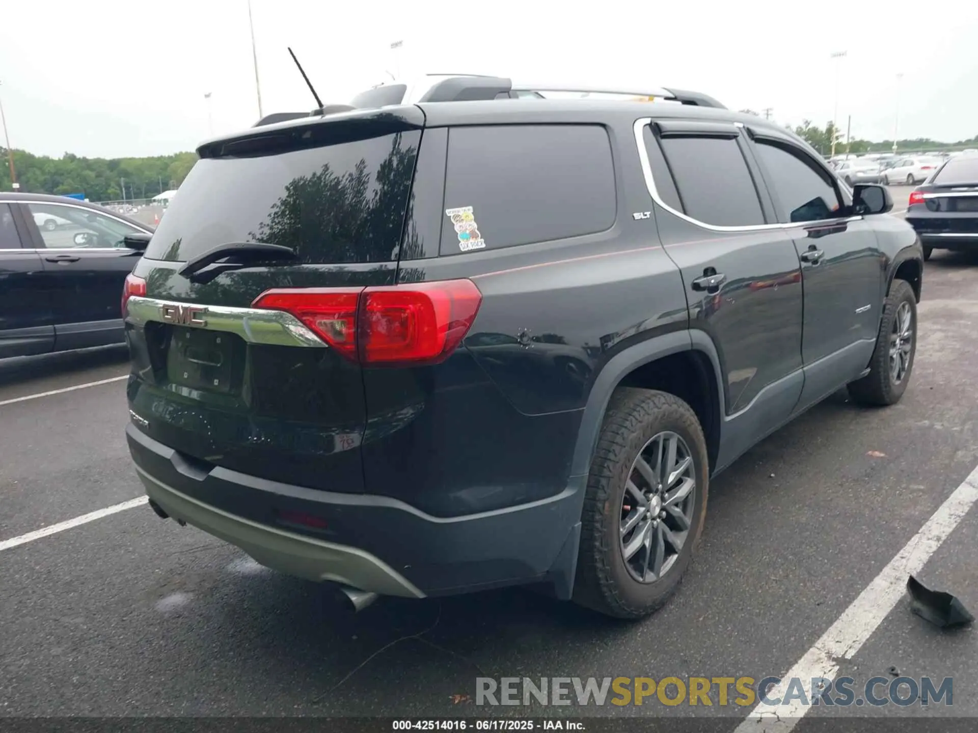 4 Photograph of a damaged car 1GKKNMLS3KZ260037 GMC ACADIA 2019