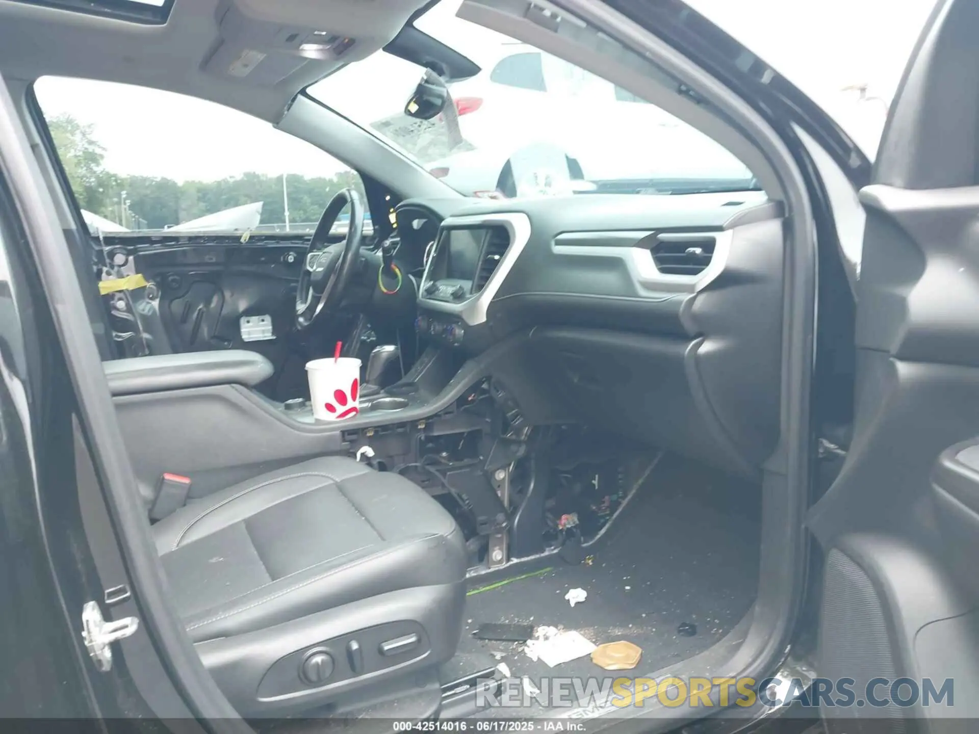 5 Photograph of a damaged car 1GKKNMLS3KZ260037 GMC ACADIA 2019