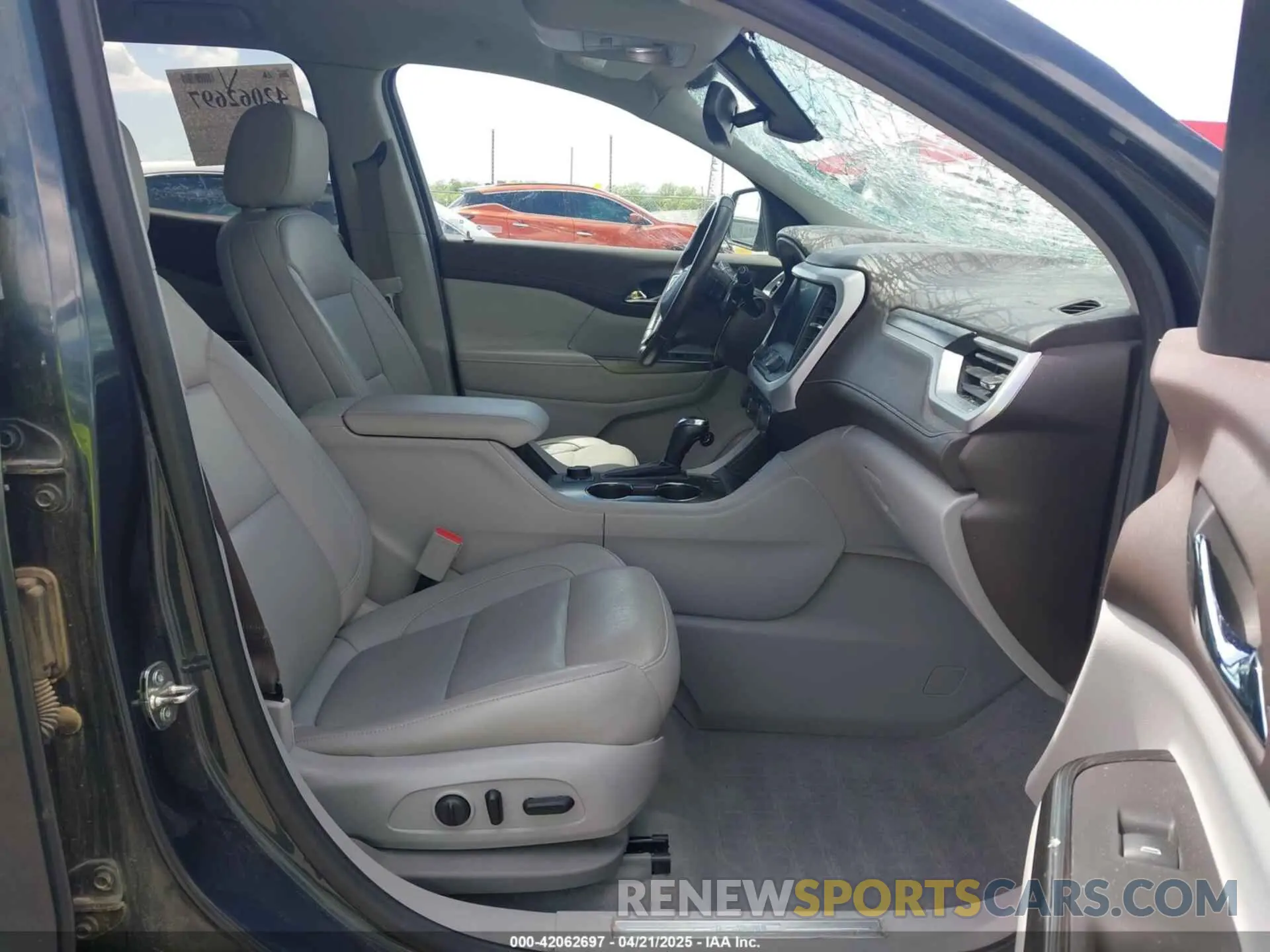 5 Photograph of a damaged car 1GKKNMLS3KZ288114 GMC ACADIA 2019