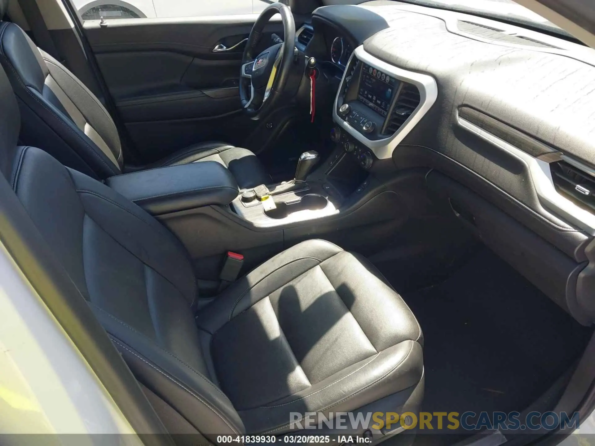 5 Photograph of a damaged car 1GKKNMLS4KZ196896 GMC ACADIA 2019