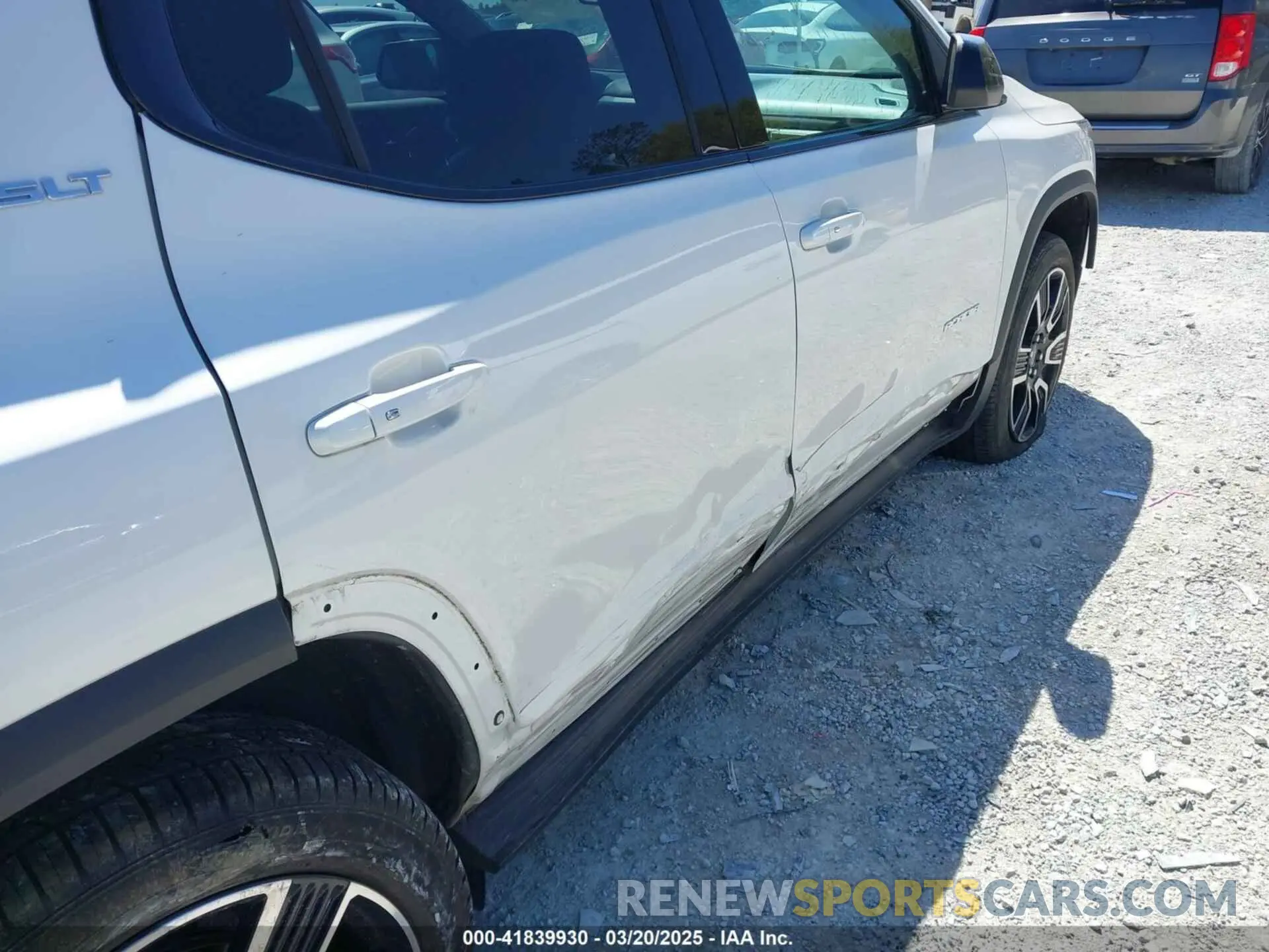 6 Photograph of a damaged car 1GKKNMLS4KZ196896 GMC ACADIA 2019