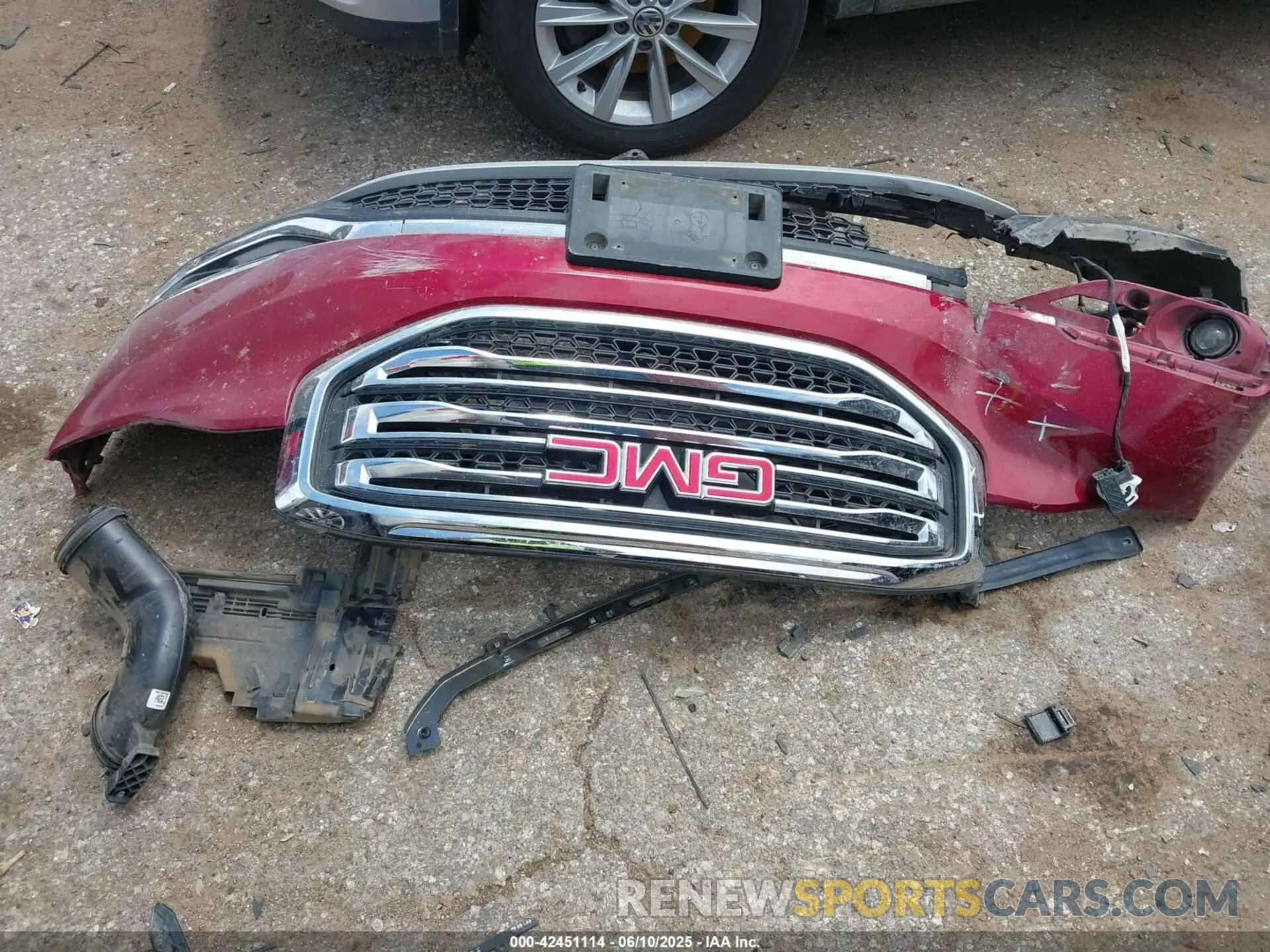 12 Photograph of a damaged car 1GKKNMLS4KZ200364 GMC ACADIA 2019