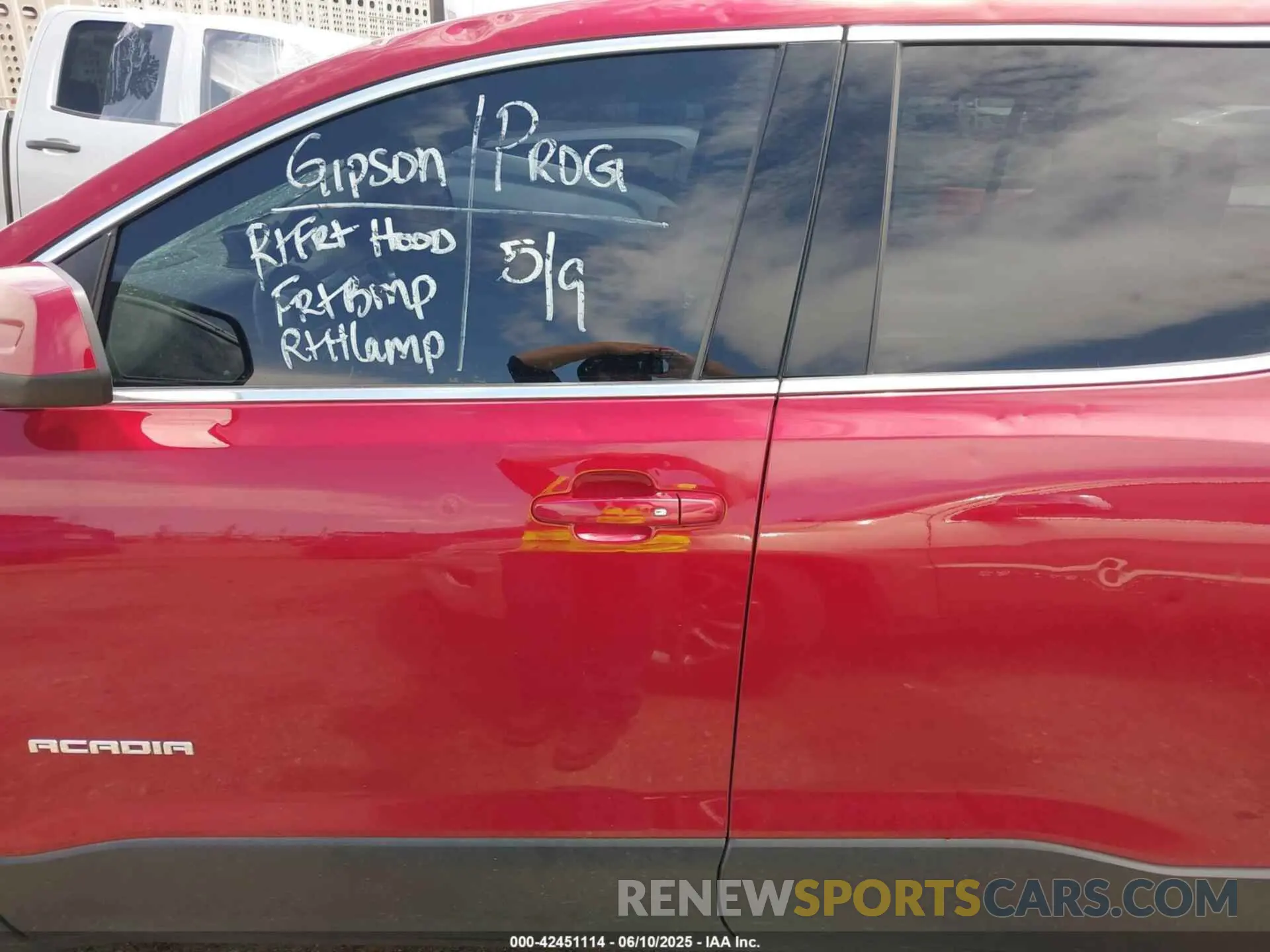 15 Photograph of a damaged car 1GKKNMLS4KZ200364 GMC ACADIA 2019
