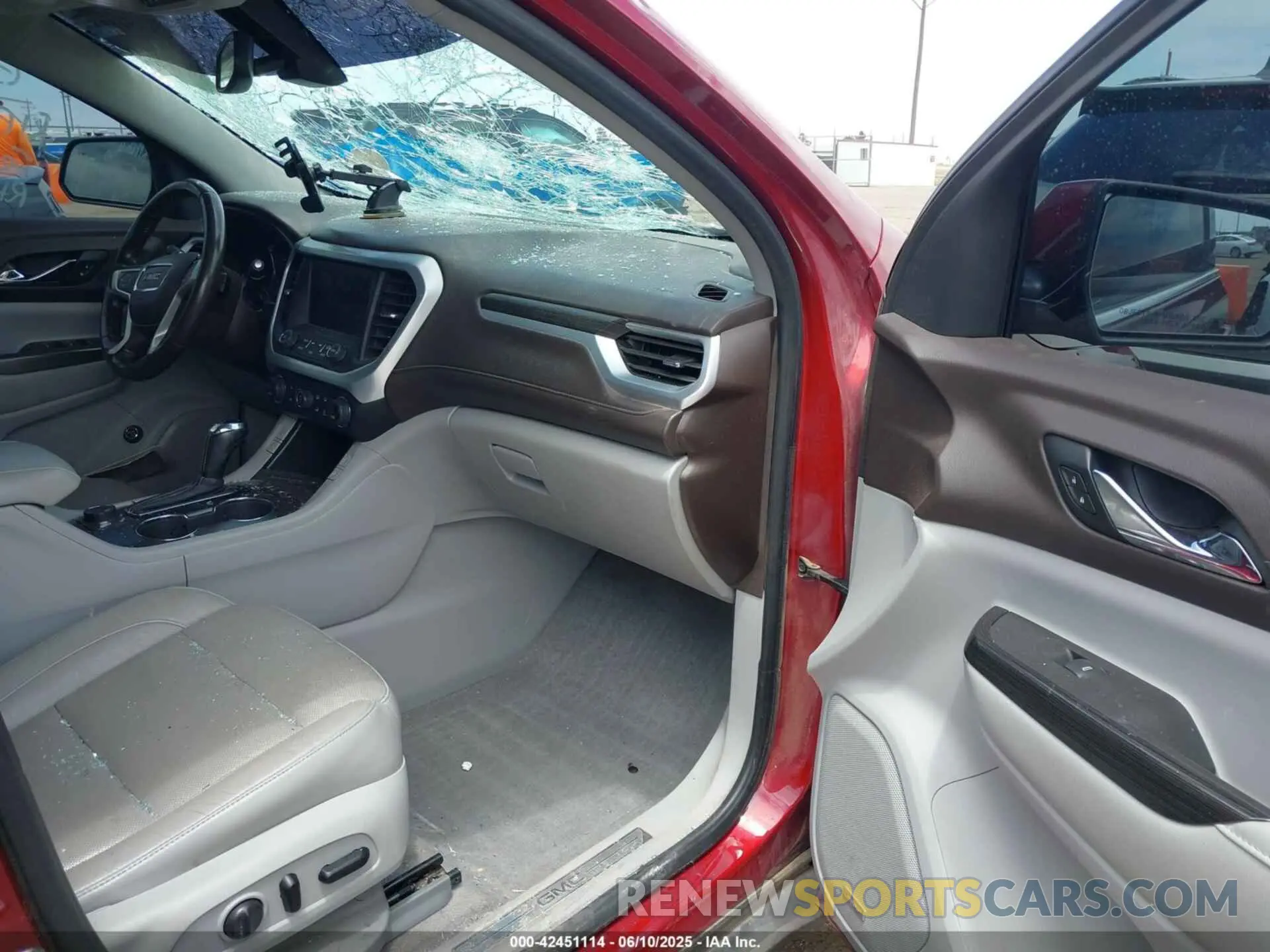 5 Photograph of a damaged car 1GKKNMLS4KZ200364 GMC ACADIA 2019