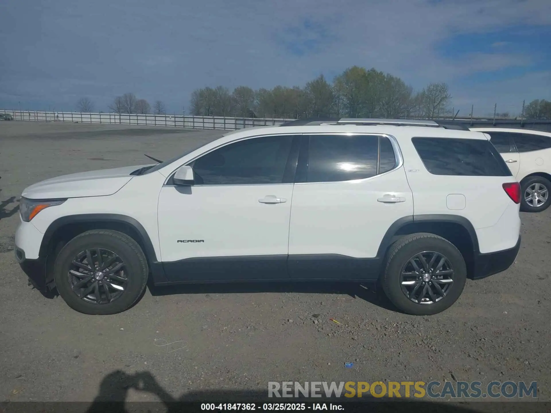 14 Photograph of a damaged car 1GKKNMLS4KZ280488 GMC ACADIA 2019