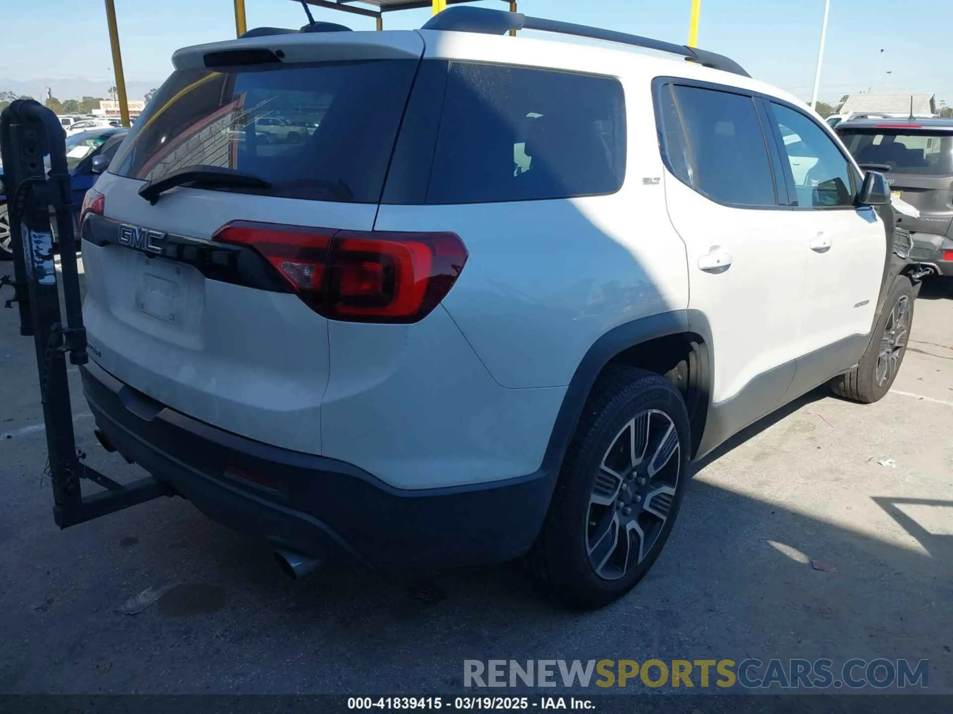 4 Photograph of a damaged car 1GKKNMLS5KZ212989 GMC ACADIA 2019