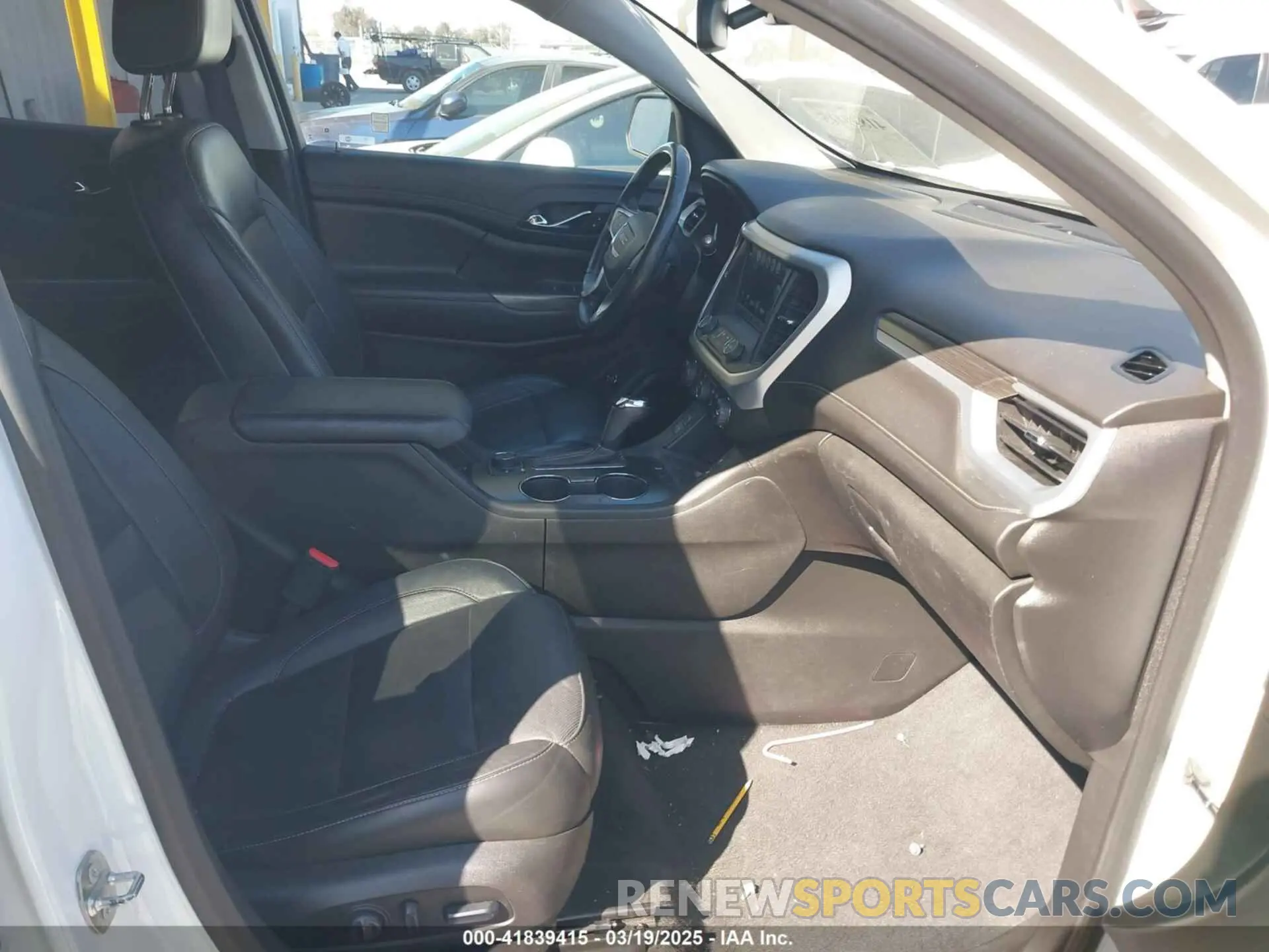 5 Photograph of a damaged car 1GKKNMLS5KZ212989 GMC ACADIA 2019