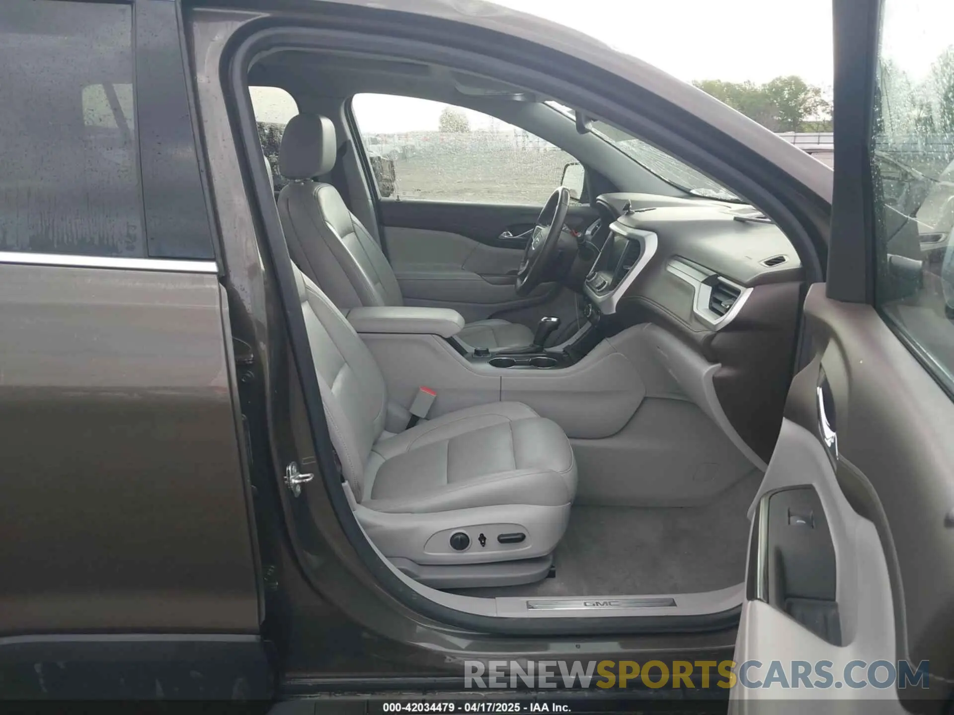 5 Photograph of a damaged car 1GKKNMLS6KZ220812 GMC ACADIA 2019