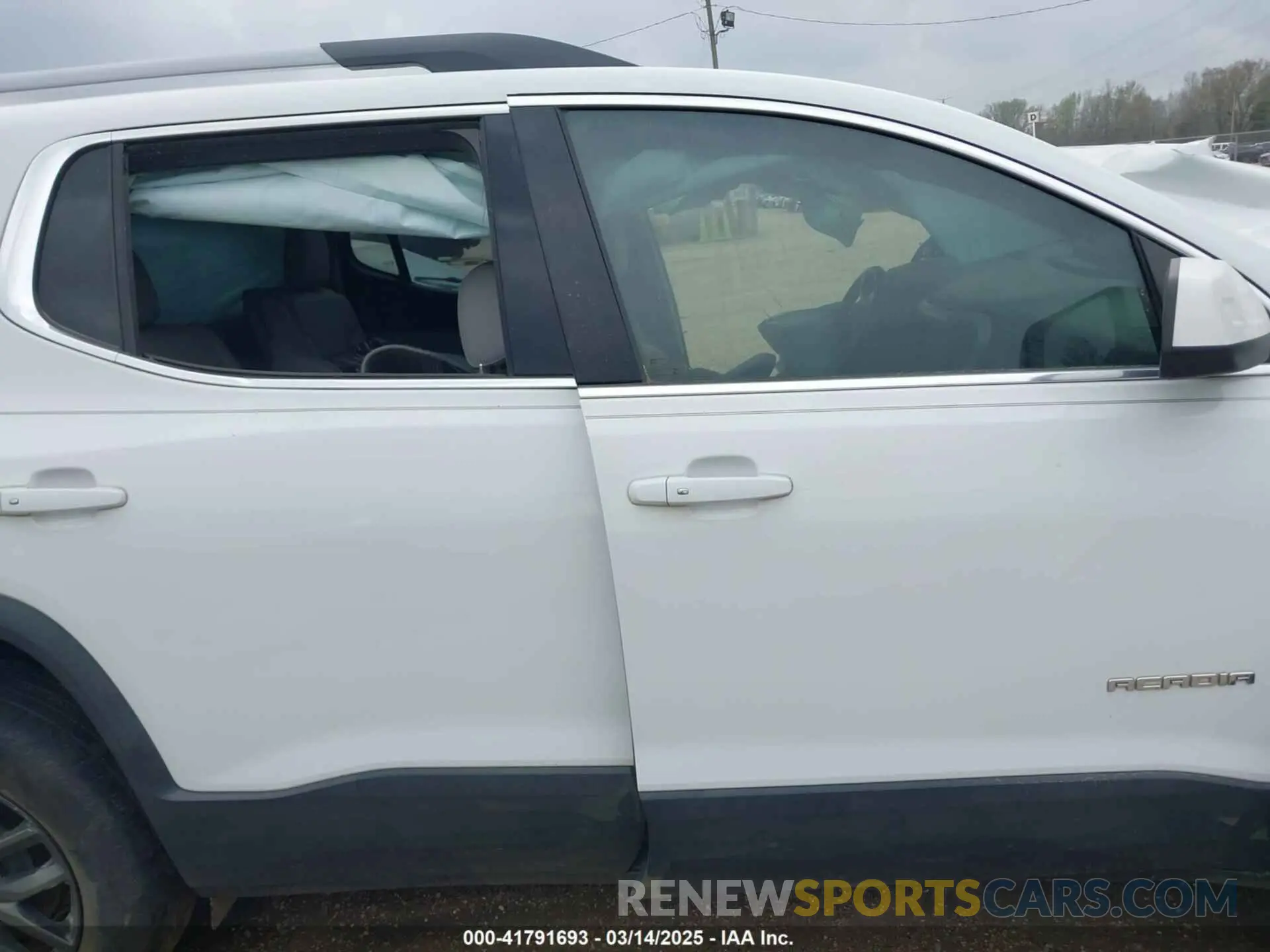 13 Photograph of a damaged car 1GKKNMLS6KZ256712 GMC ACADIA 2019