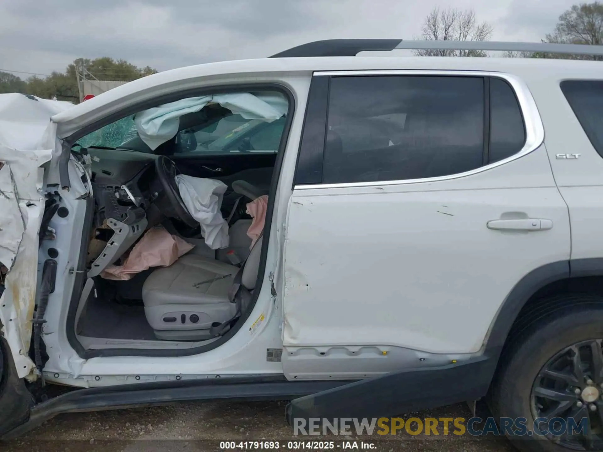 14 Photograph of a damaged car 1GKKNMLS6KZ256712 GMC ACADIA 2019
