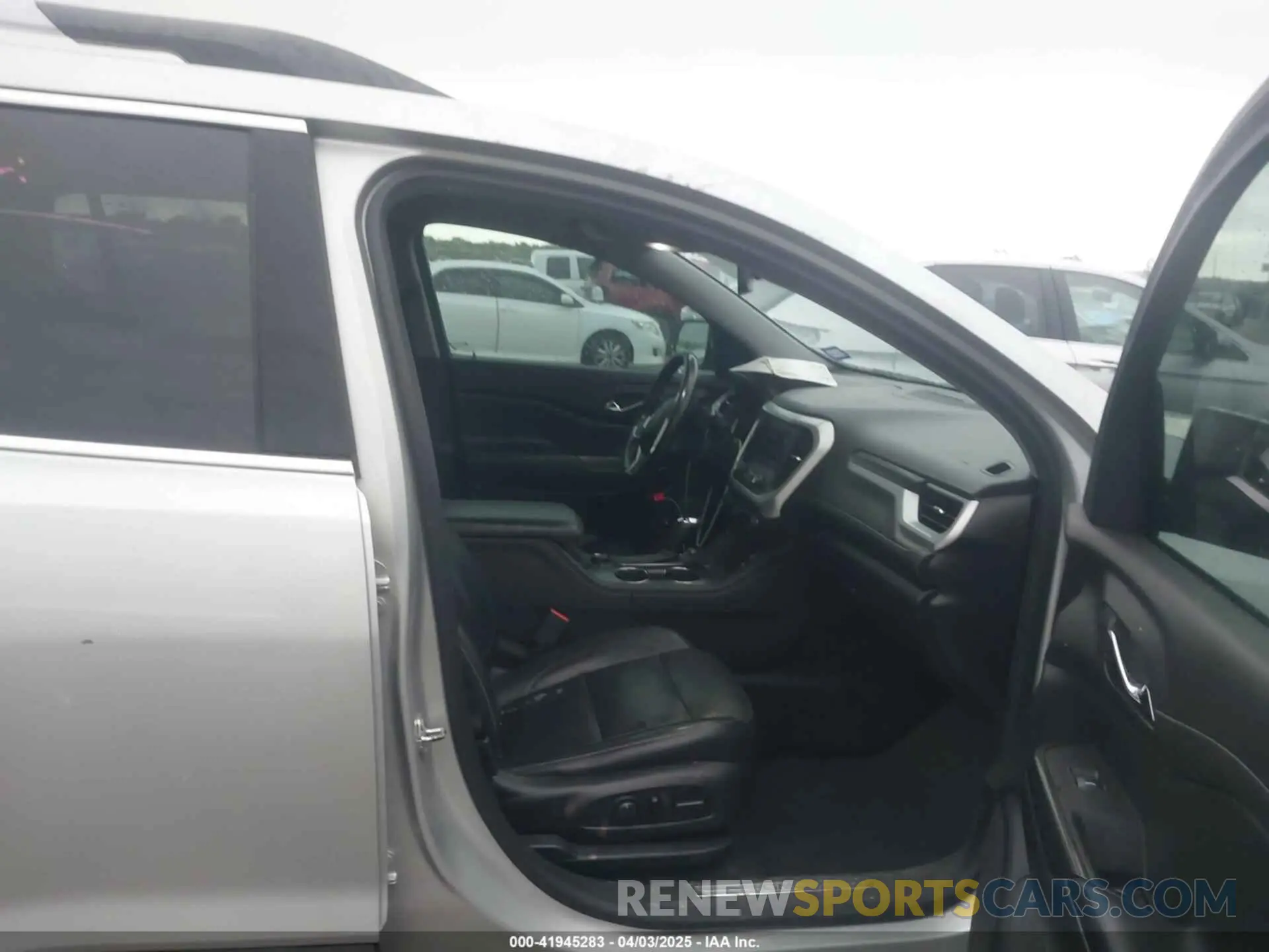 5 Photograph of a damaged car 1GKKNMLS7KZ103644 GMC ACADIA 2019
