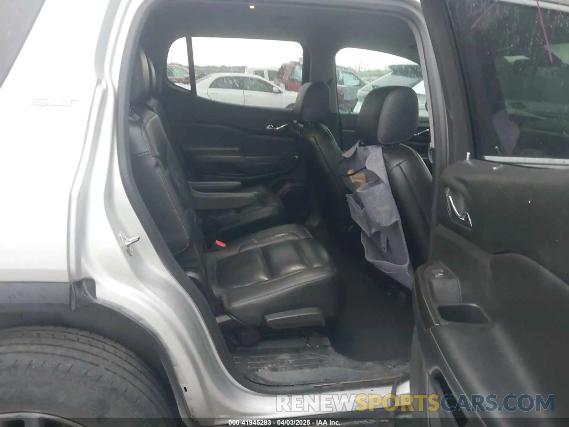 8 Photograph of a damaged car 1GKKNMLS7KZ103644 GMC ACADIA 2019