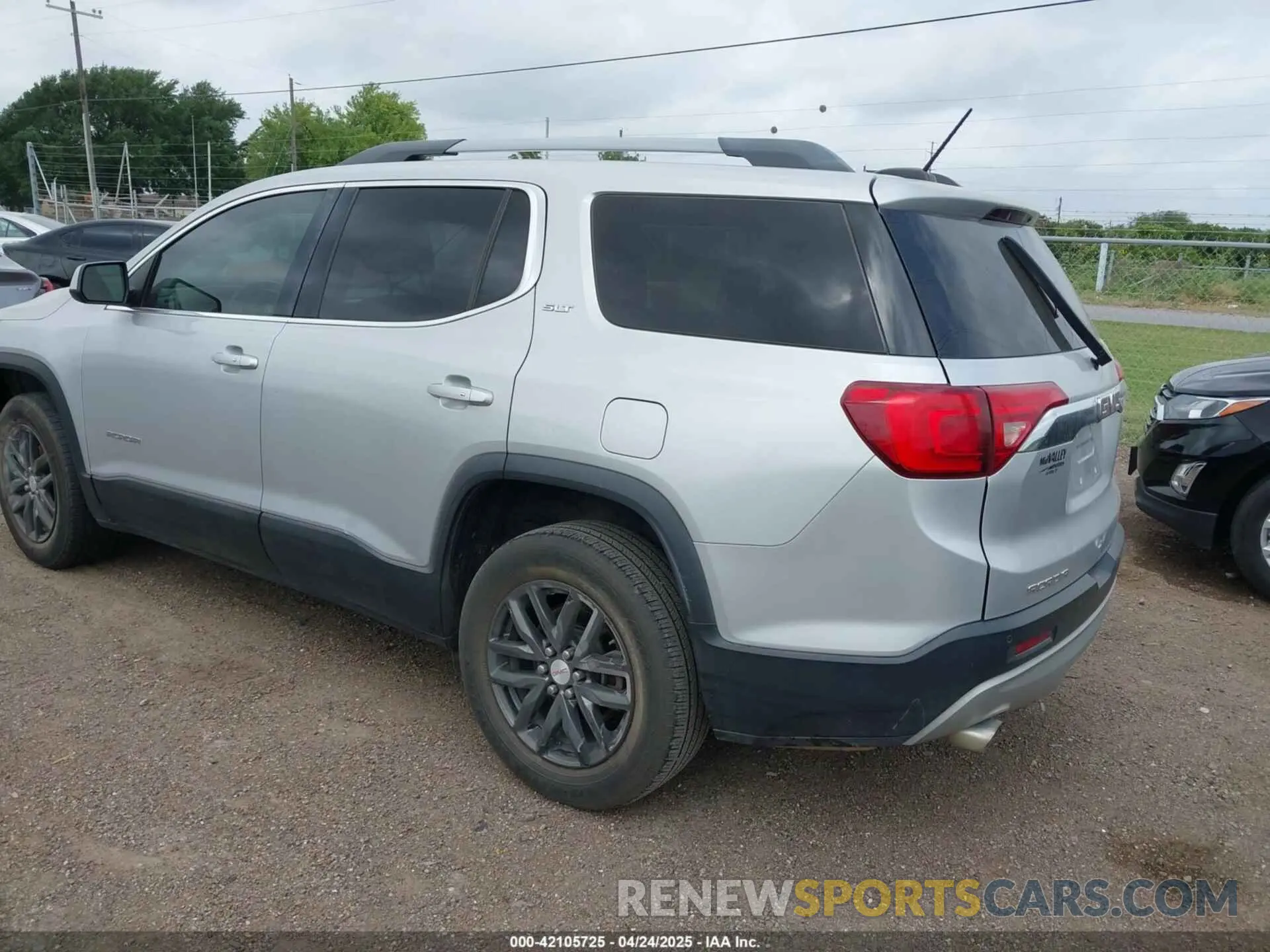 3 Photograph of a damaged car 1GKKNMLS7KZ185732 GMC ACADIA 2019