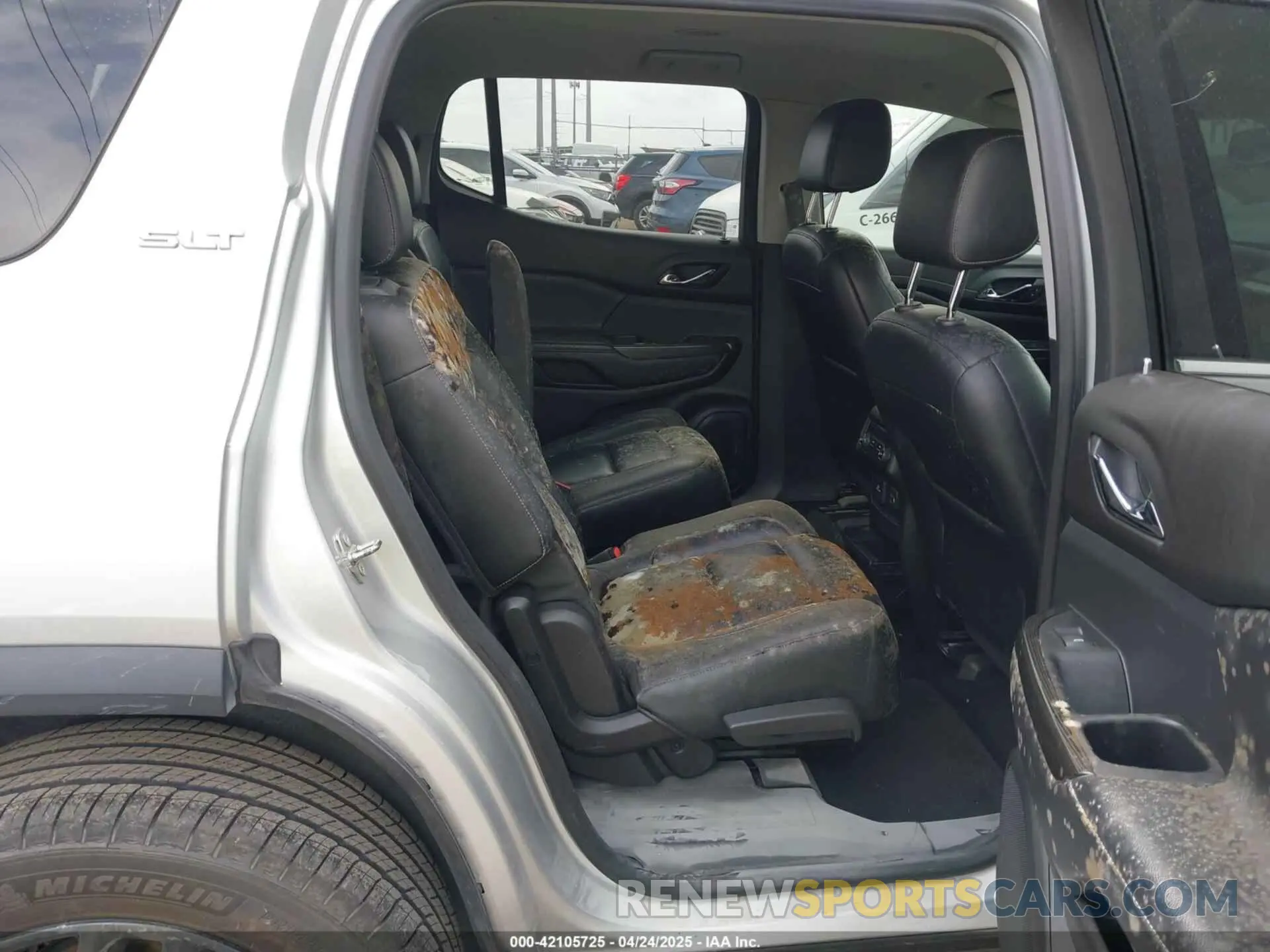 8 Photograph of a damaged car 1GKKNMLS7KZ185732 GMC ACADIA 2019