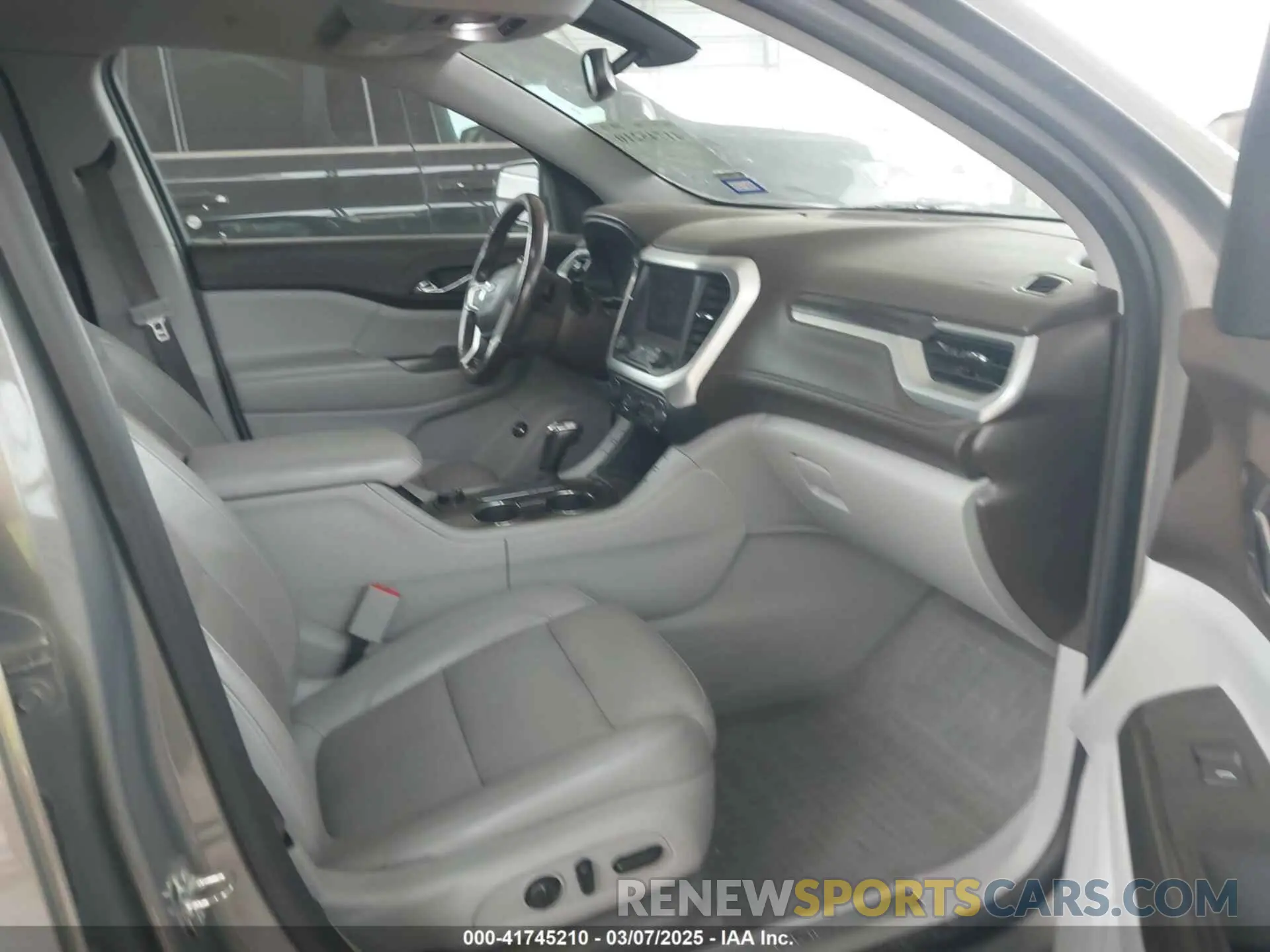 5 Photograph of a damaged car 1GKKNMLS8KZ130657 GMC ACADIA 2019