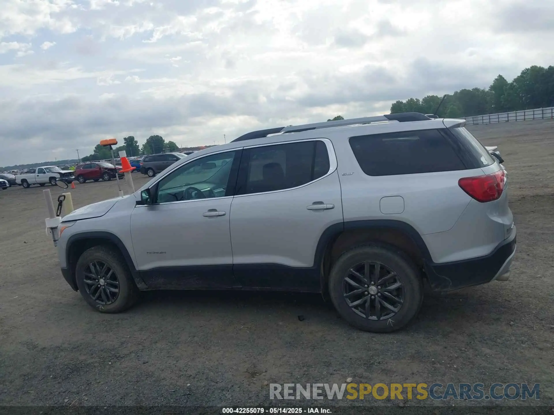 14 Photograph of a damaged car 1GKKNMLS8KZ253410 GMC ACADIA 2019