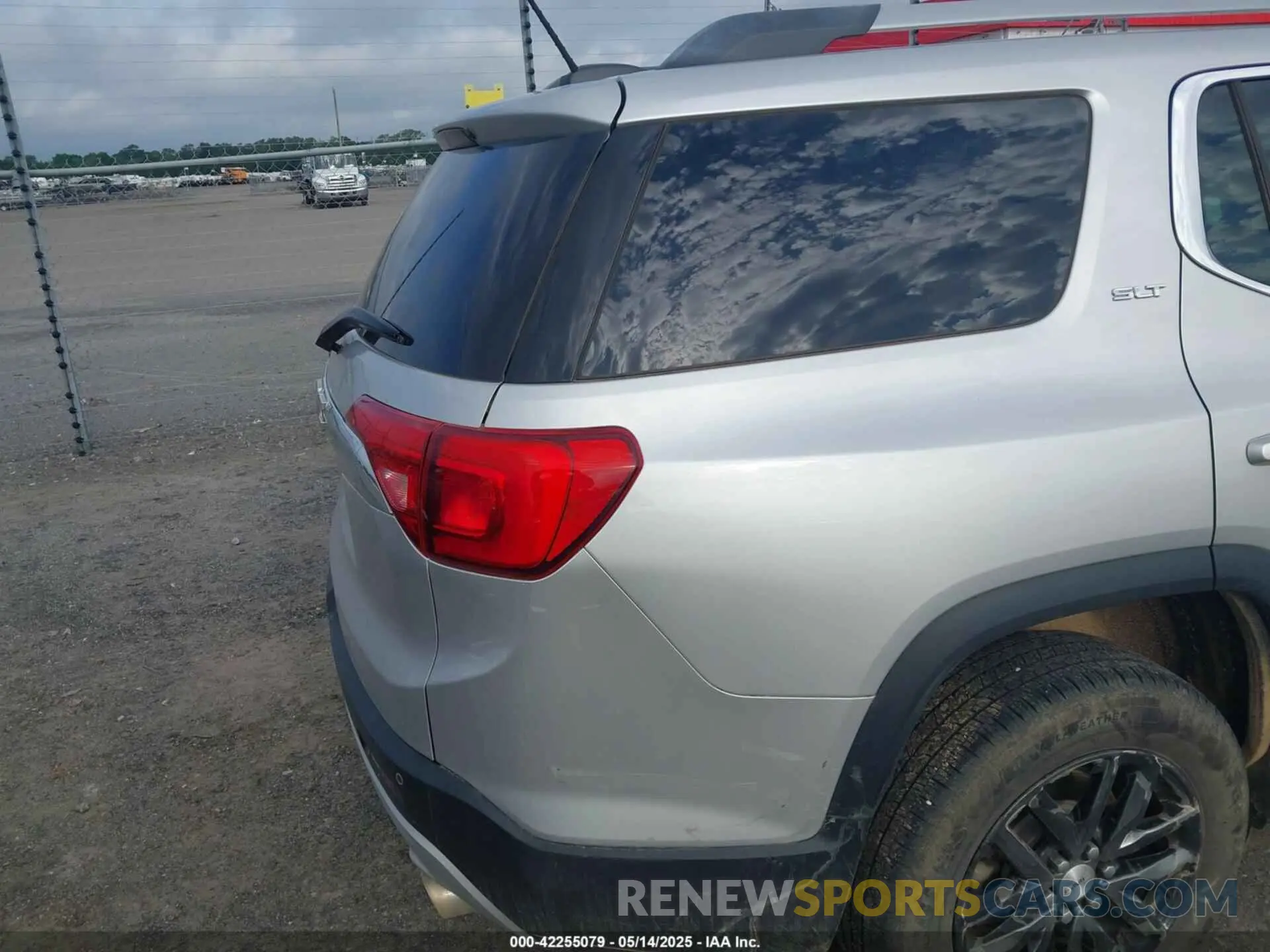 18 Photograph of a damaged car 1GKKNMLS8KZ253410 GMC ACADIA 2019