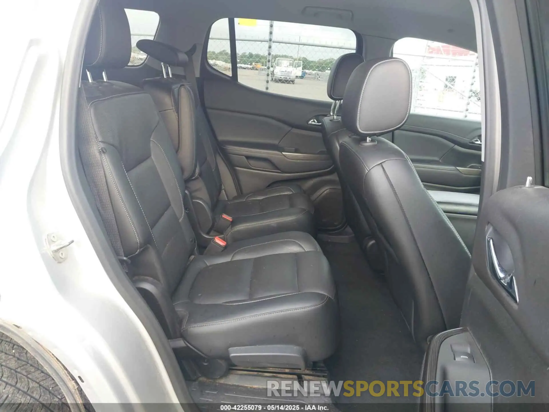 8 Photograph of a damaged car 1GKKNMLS8KZ253410 GMC ACADIA 2019