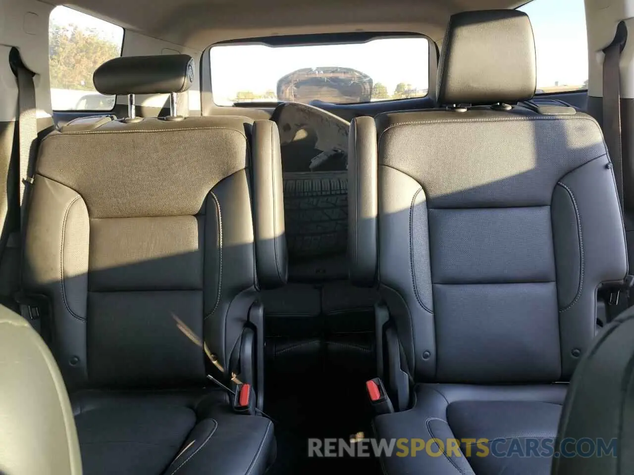 10 Photograph of a damaged car 1GKKNMLS8KZ271535 GMC ACADIA 2019