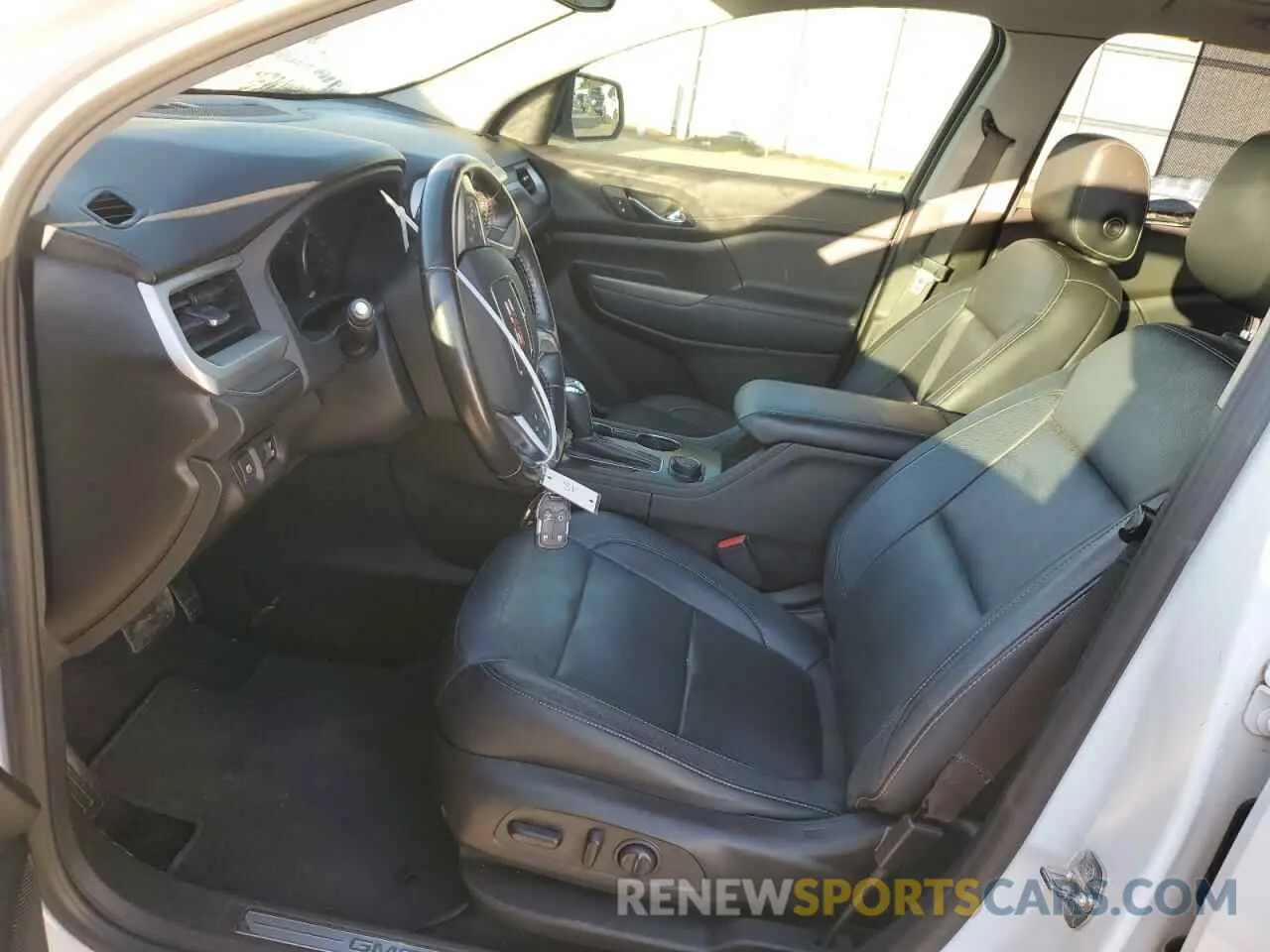 7 Photograph of a damaged car 1GKKNMLS8KZ271535 GMC ACADIA 2019