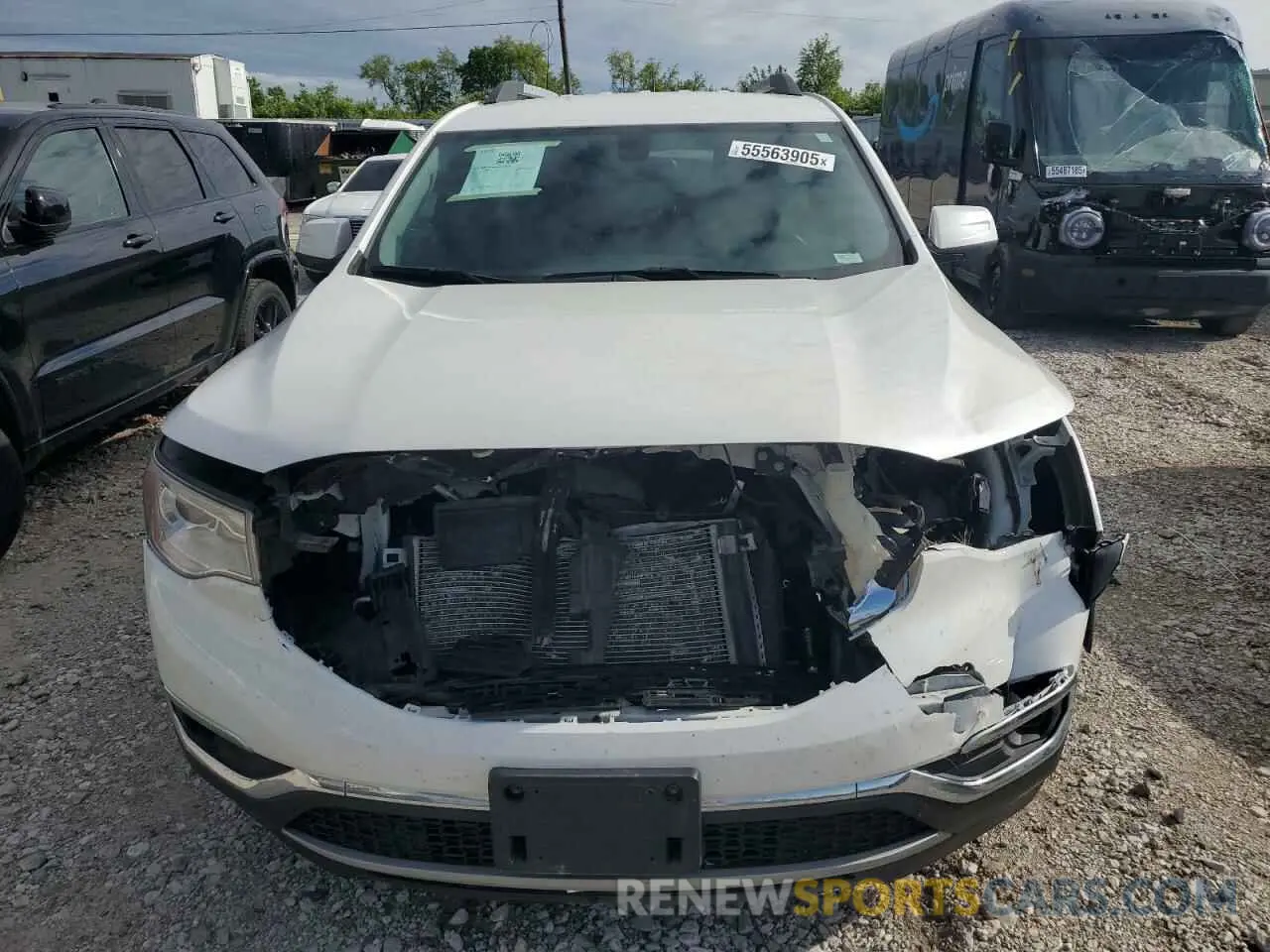 5 Photograph of a damaged car 1GKKNMLS9KZ164235 GMC ACADIA 2019
