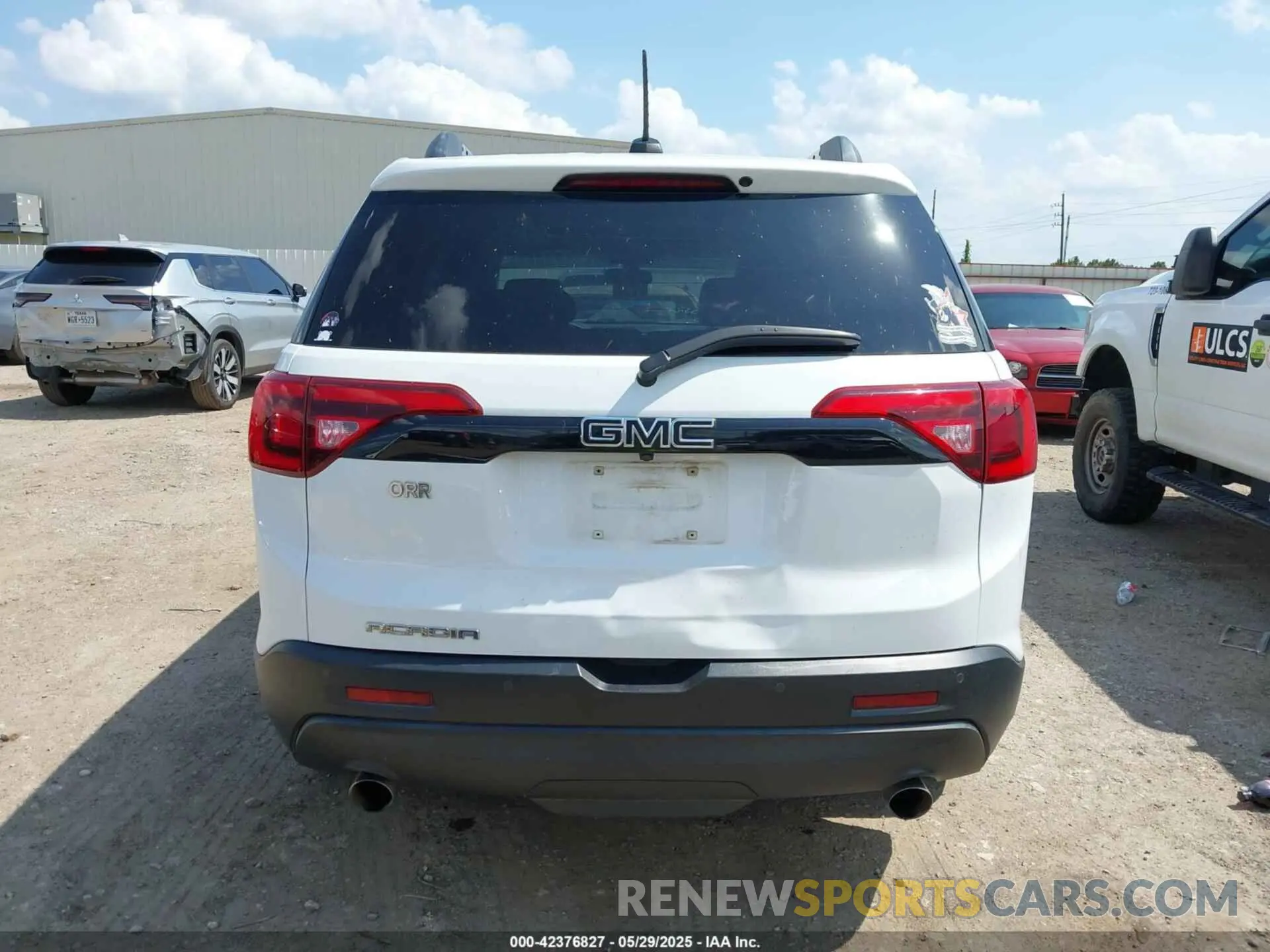 17 Photograph of a damaged car 1GKKNMLS9KZ254338 GMC ACADIA 2019