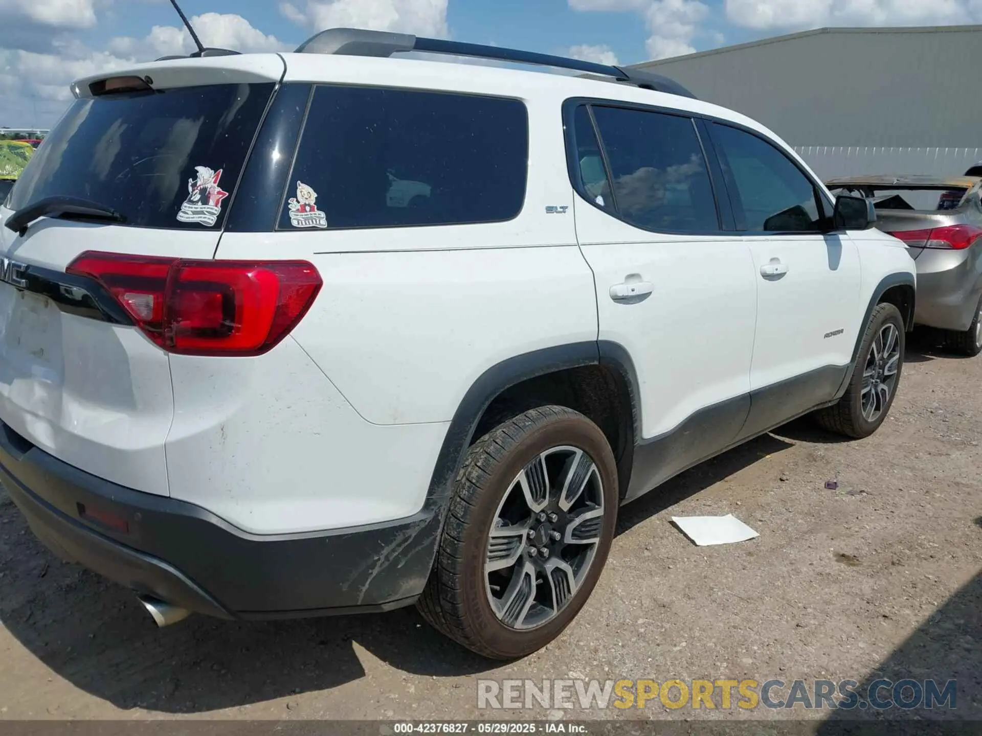 4 Photograph of a damaged car 1GKKNMLS9KZ254338 GMC ACADIA 2019