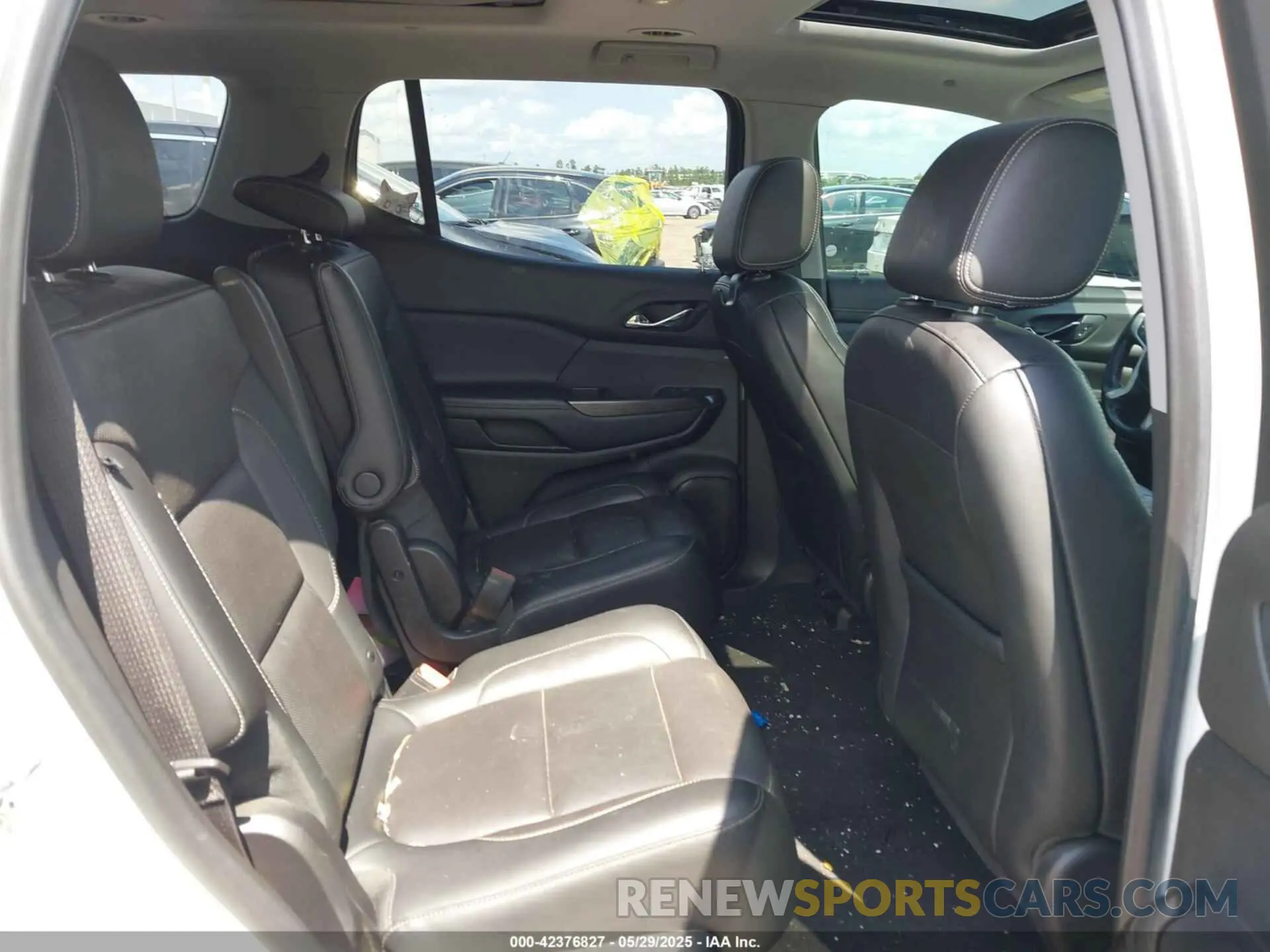 8 Photograph of a damaged car 1GKKNMLS9KZ254338 GMC ACADIA 2019