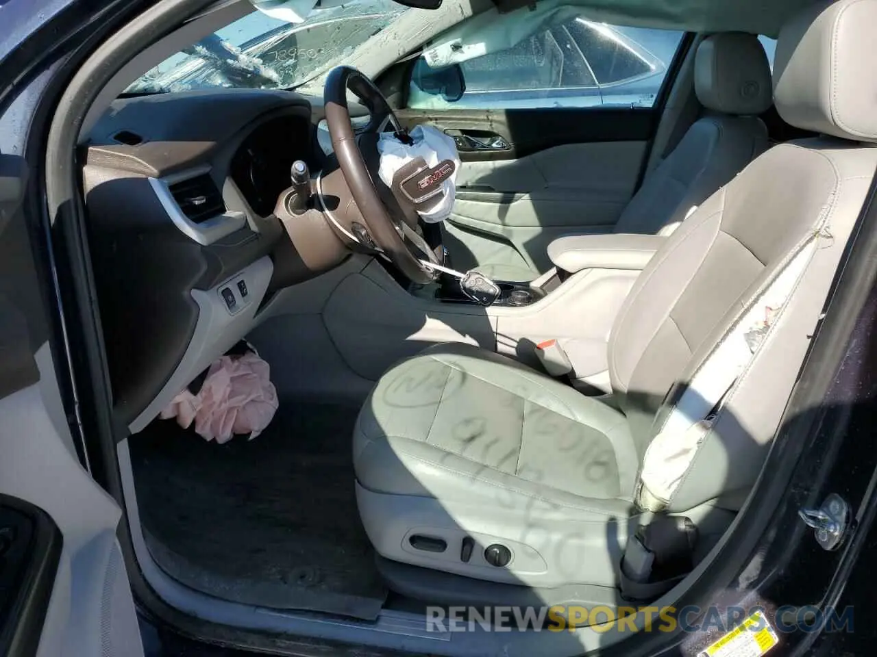 7 Photograph of a damaged car 1GKKNMLSXKZ118705 GMC ACADIA 2019
