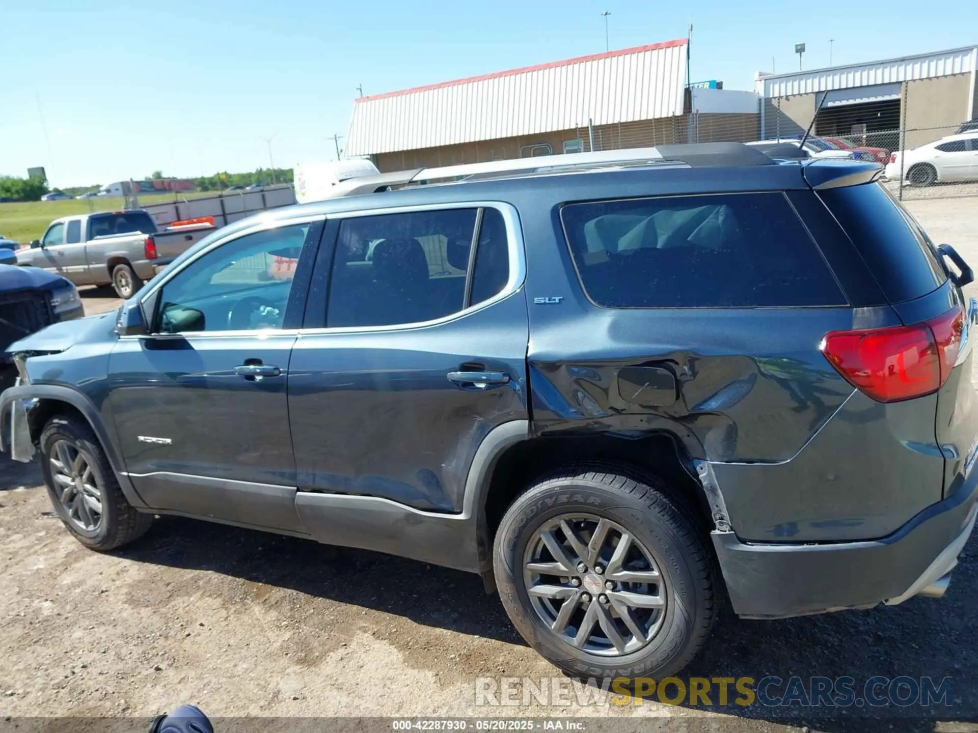 15 Photograph of a damaged car 1GKKNMLSXKZ199009 GMC ACADIA 2019