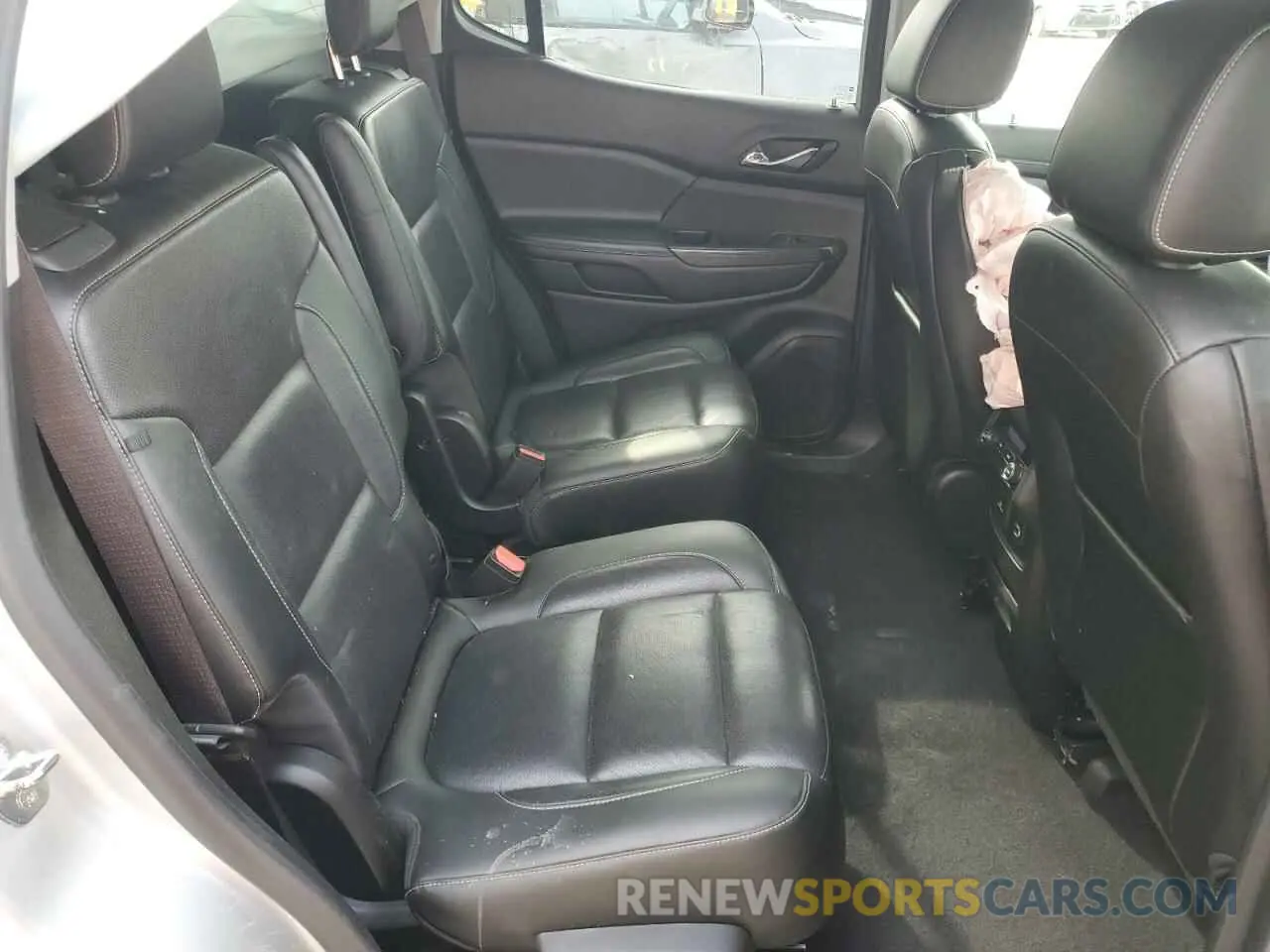 11 Photograph of a damaged car 1GKKNMLSXKZ204984 GMC ACADIA 2019