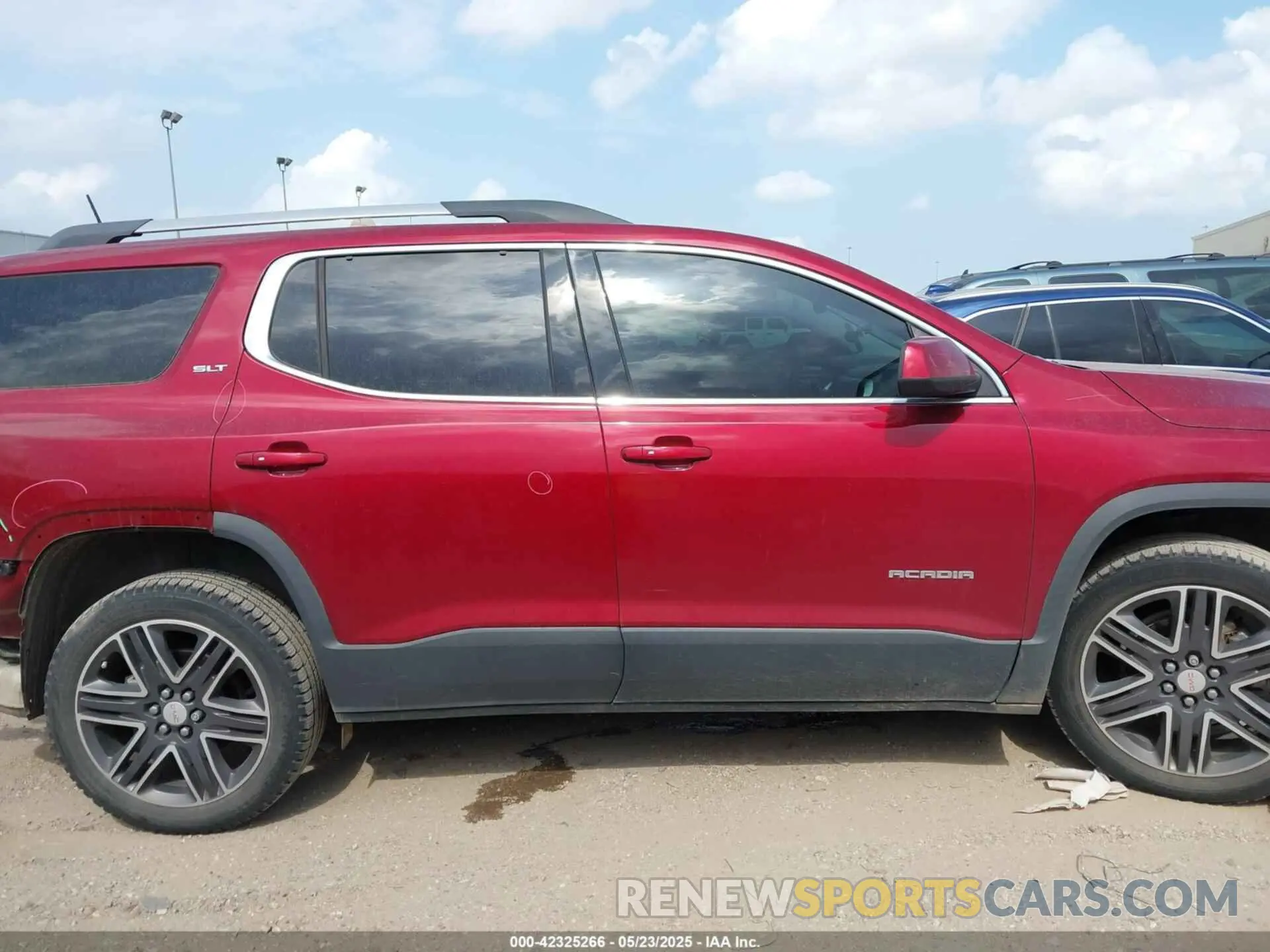 14 Photograph of a damaged car 1GKKNNLS2KZ198975 GMC ACADIA 2019